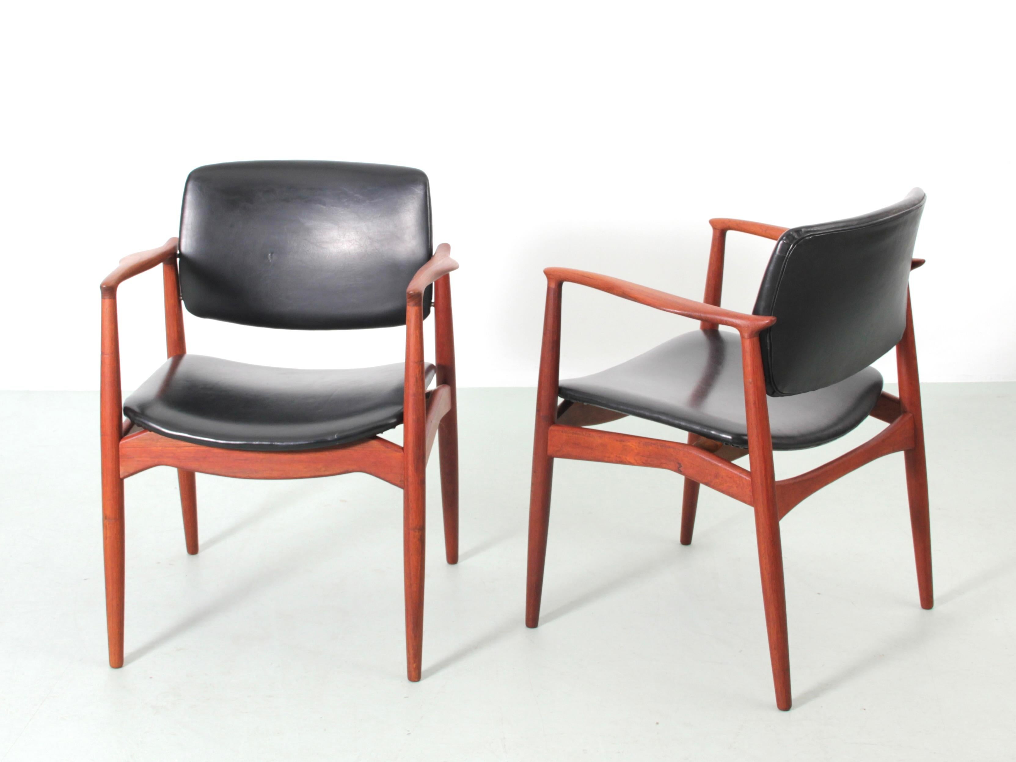 Dänischer Sessel aus der Mitte des Jahrhunderts in Teakholz Model No. 66 von Erik Buck (Skandinavisch) im Angebot