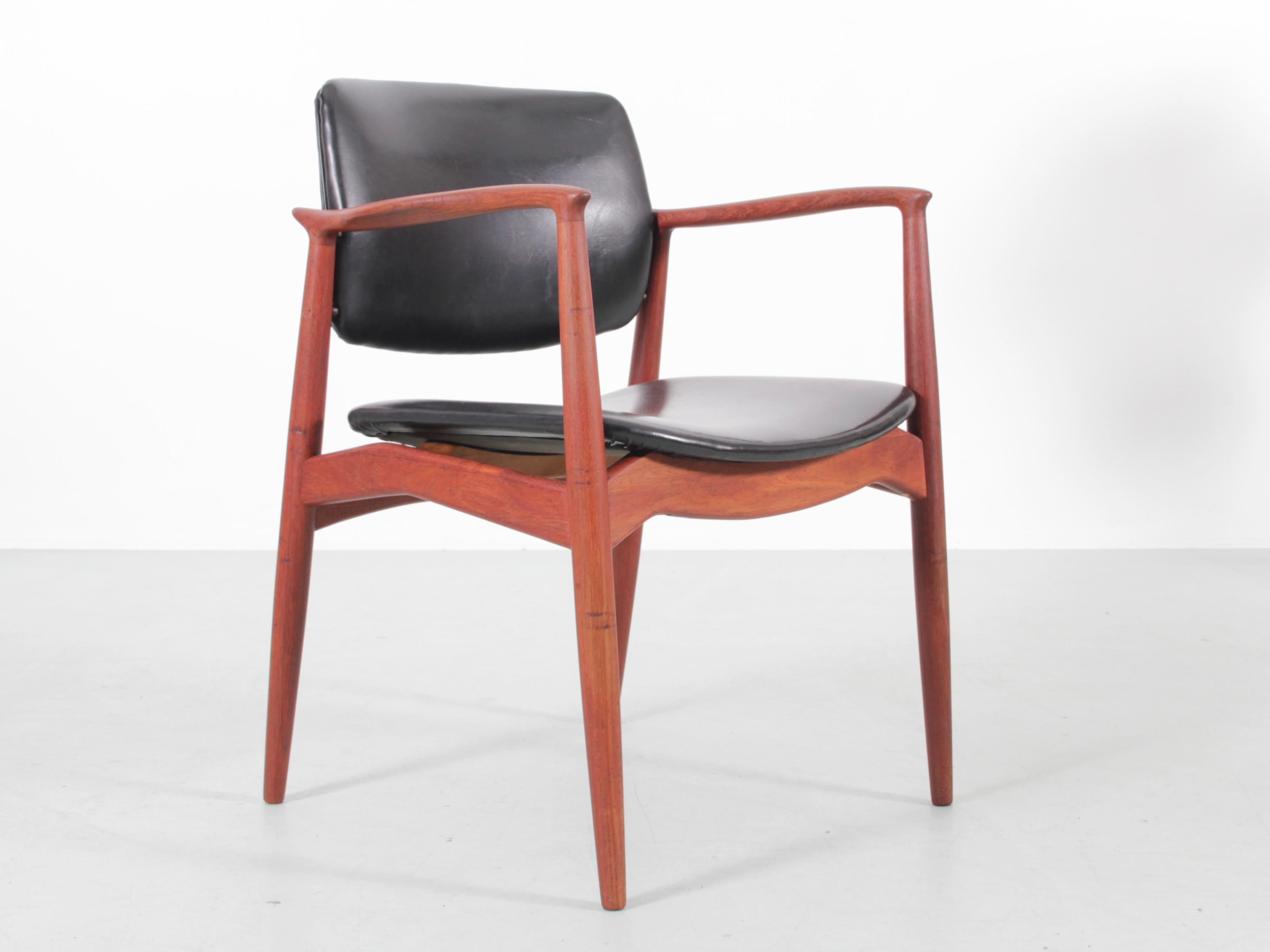 Dänischer Sessel aus der Mitte des Jahrhunderts in Teakholz Model No. 66 von Erik Buck (Leder) im Angebot