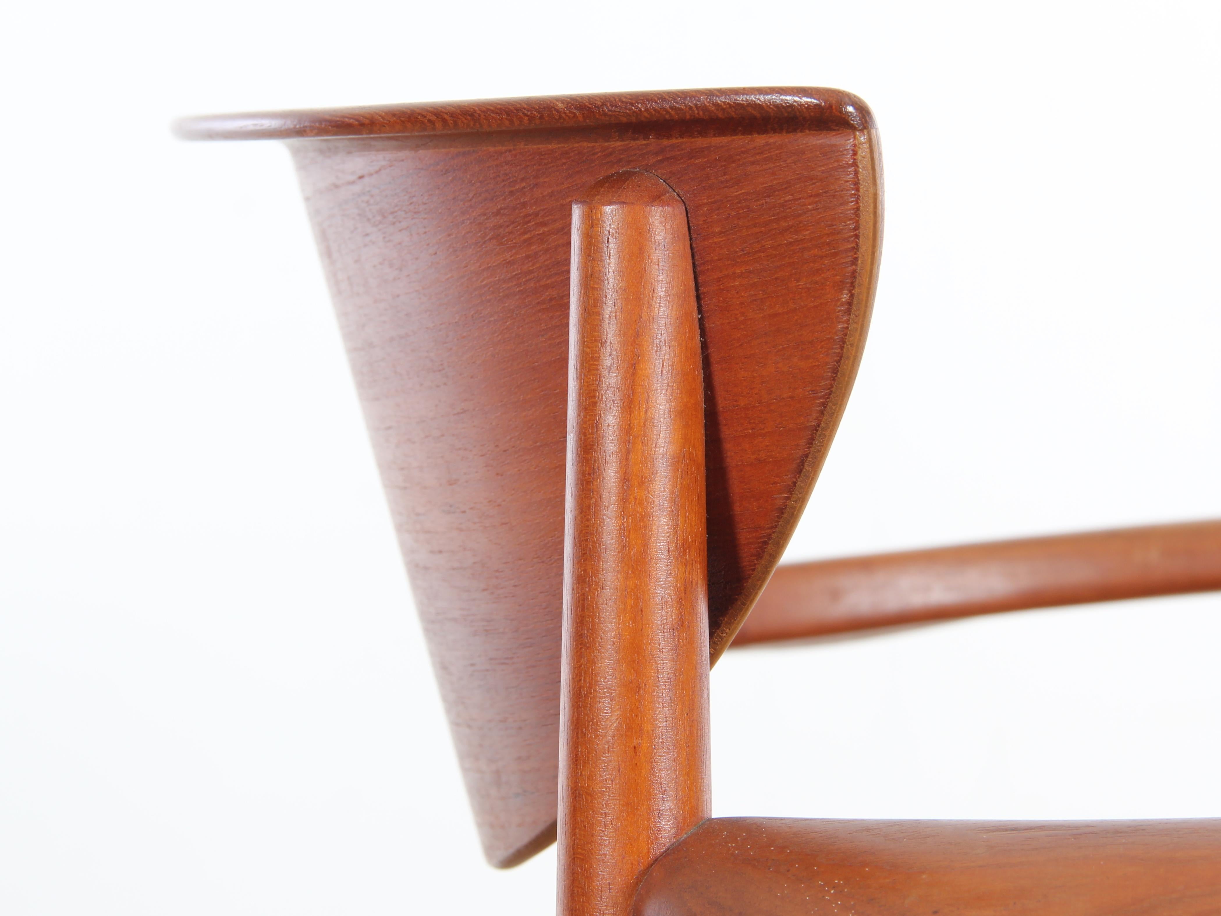 Moderne dänische Sessel aus der Jahrhundertmitte in Teck Modell 317 im Angebot 5