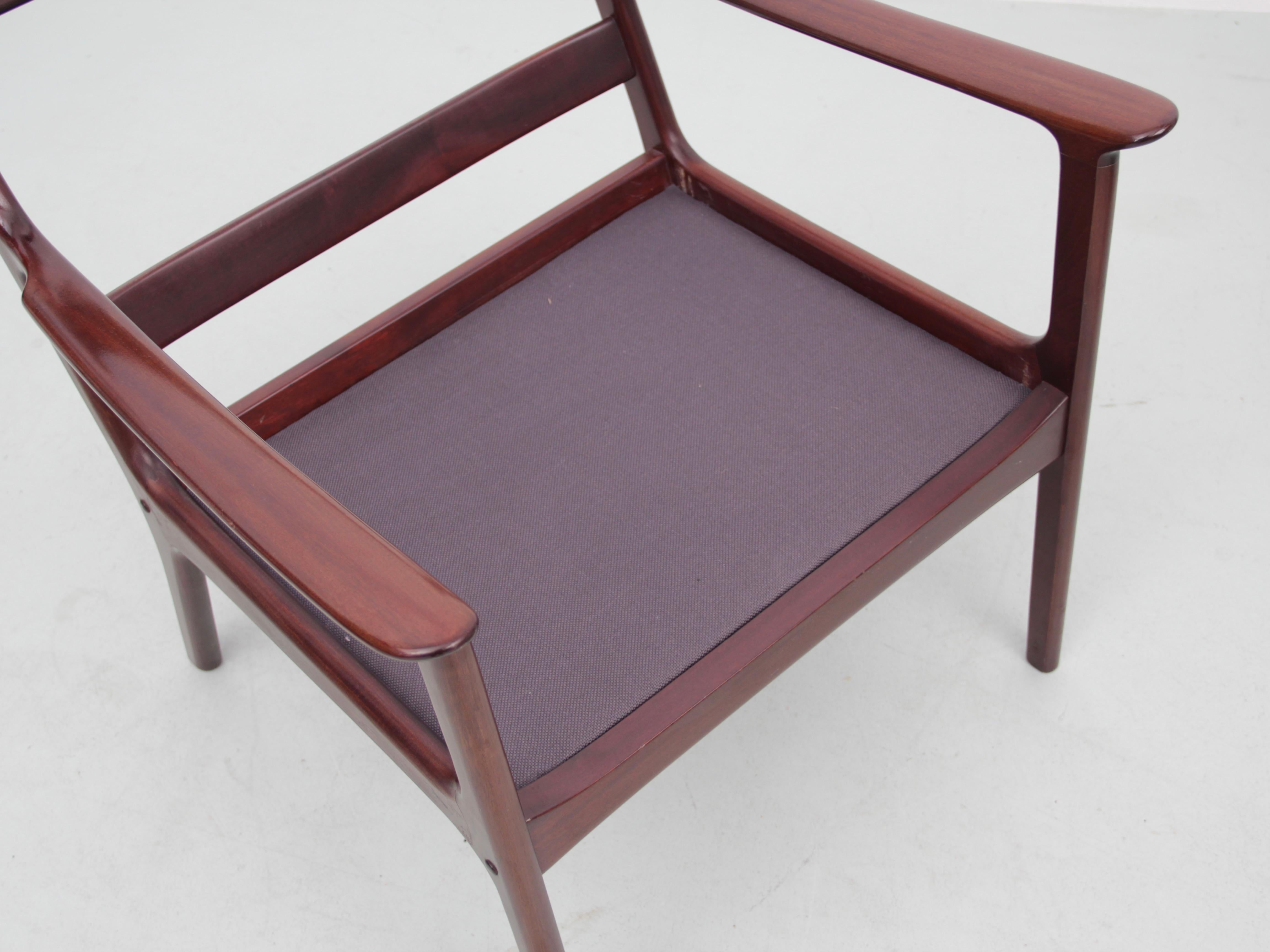 Mid-Century Modern Danish pair of lounge chairs in mahogany model PJ 112  4