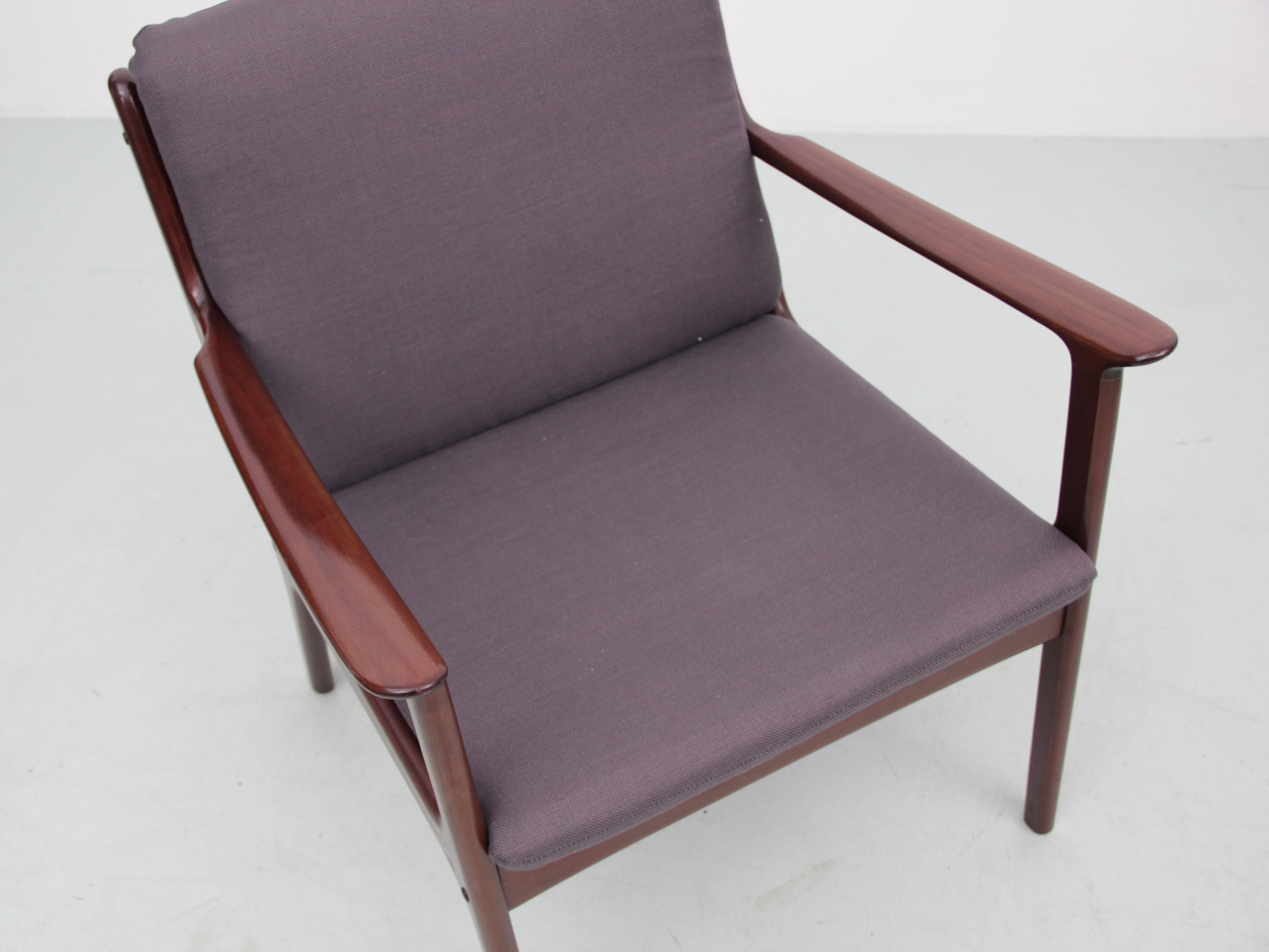Mid-Century Modern Danish pair of lounge chairs in mahogany model PJ 112  2