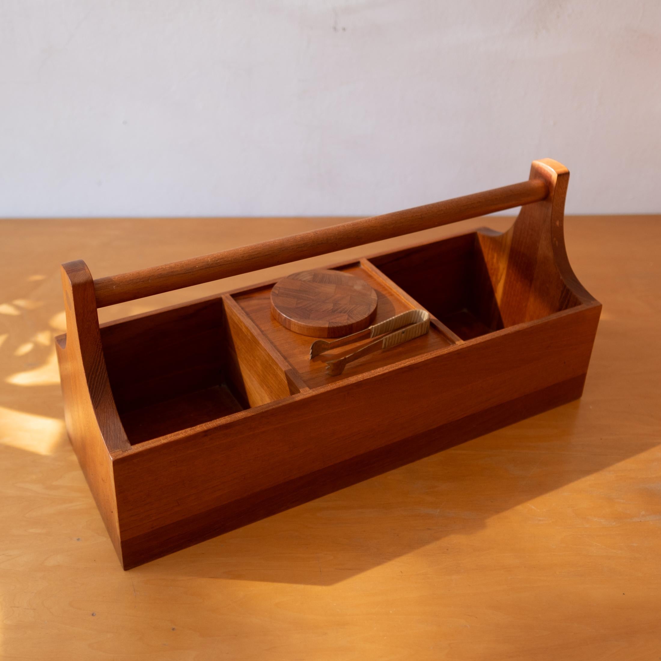 Cubitera de bar danesa Richard Nissen de mediados del siglo XX con cubitera y pinzas en Bueno estado para la venta en San Diego, CA