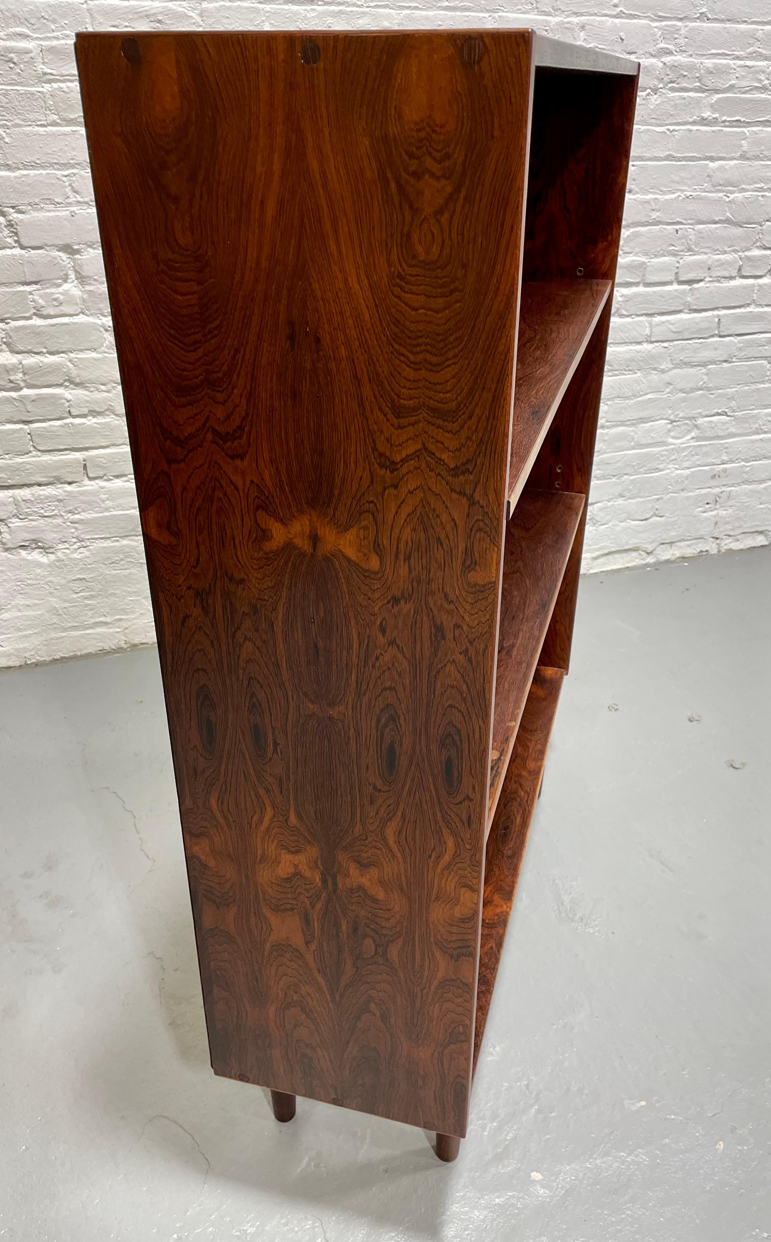 Palissandro Mid Century Modern Danish Rosewood Bookcase, c. 1960's in vendita