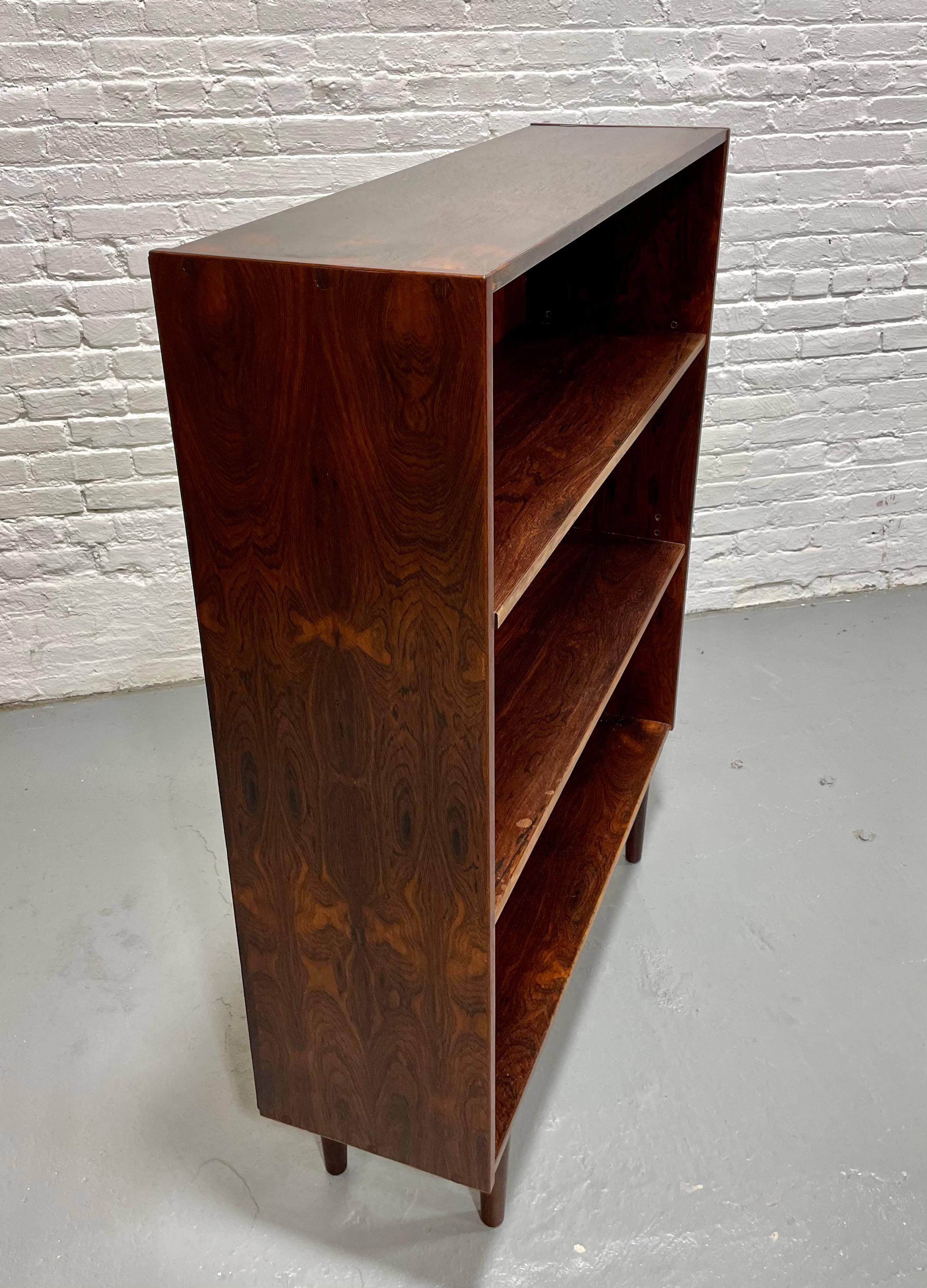 Mid Century Modern Danish Rosewood Bookcase, c. 1960's in vendita 1