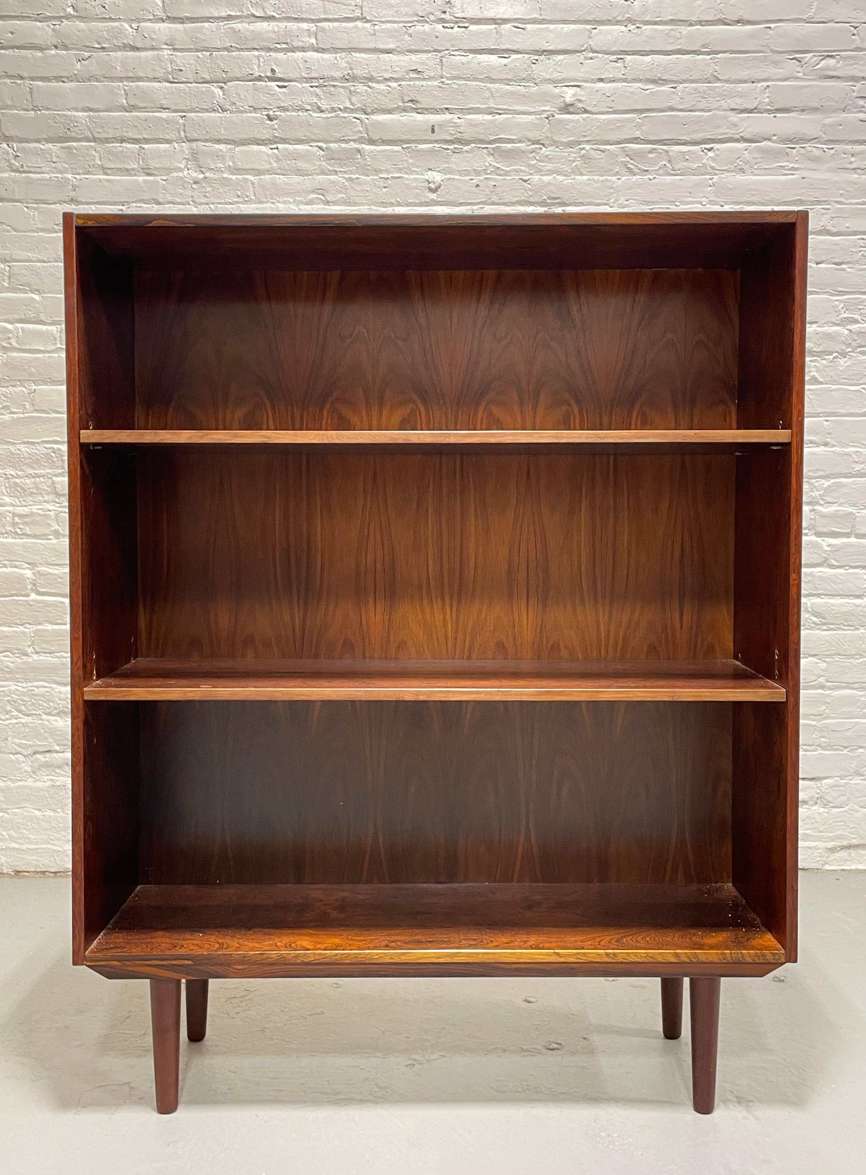 Mid Century Modern Danish Rosewood Bookcase, c. 1960's in vendita 3