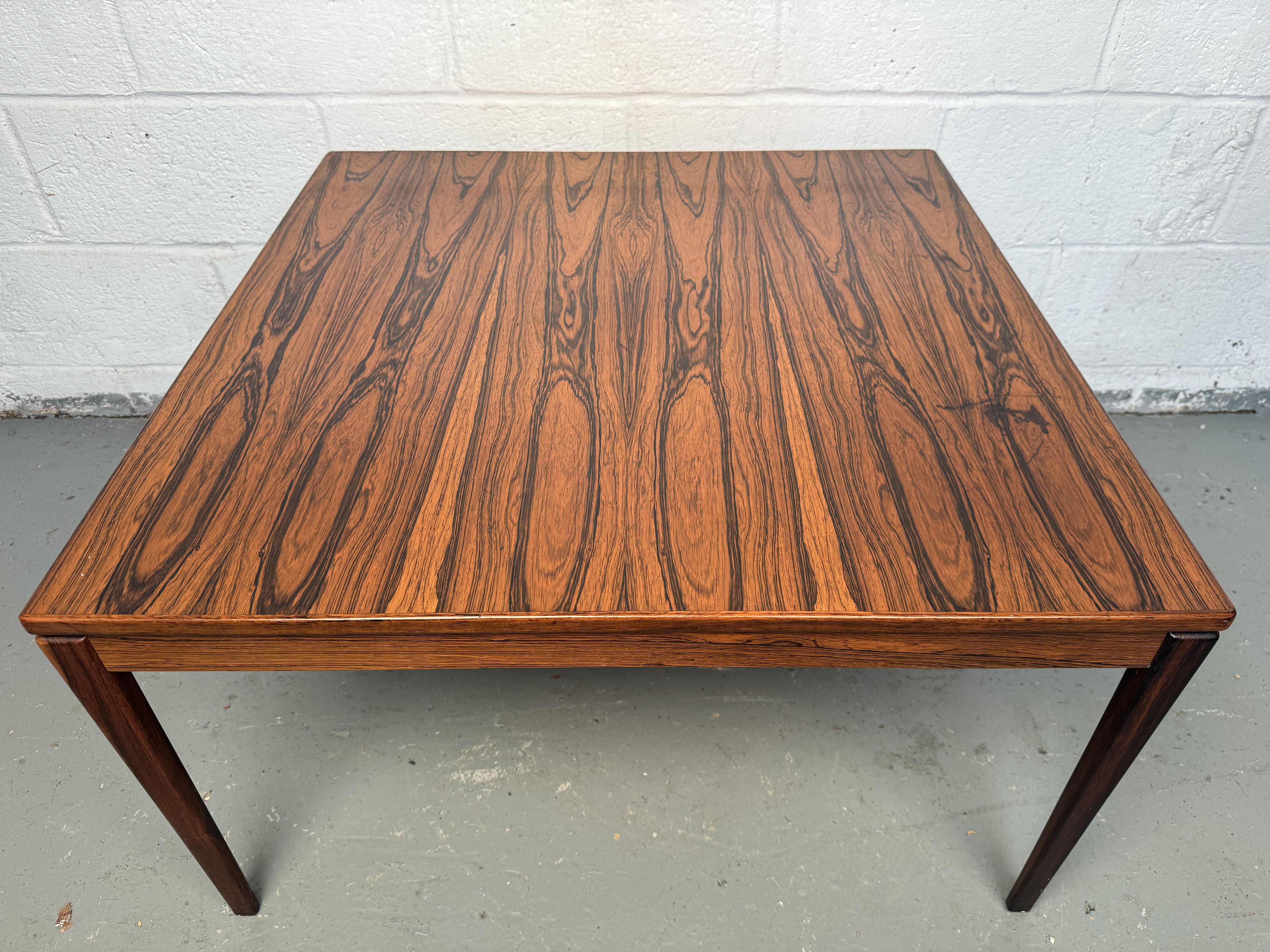 Table basse danoise moderne du milieu du siècle dernier Bon état - En vente à Brooklyn, NY