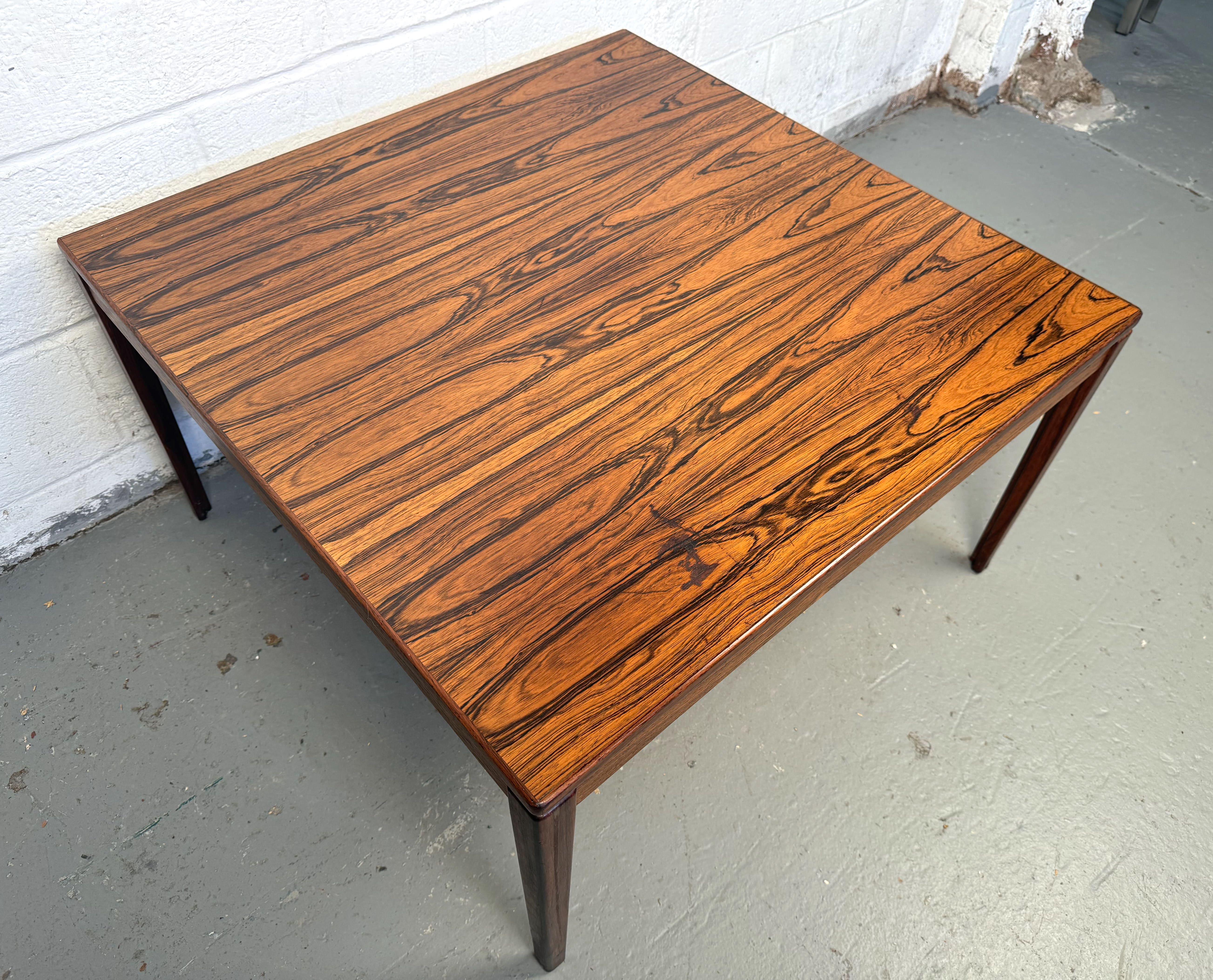 Bois Table basse danoise moderne du milieu du siècle dernier en vente