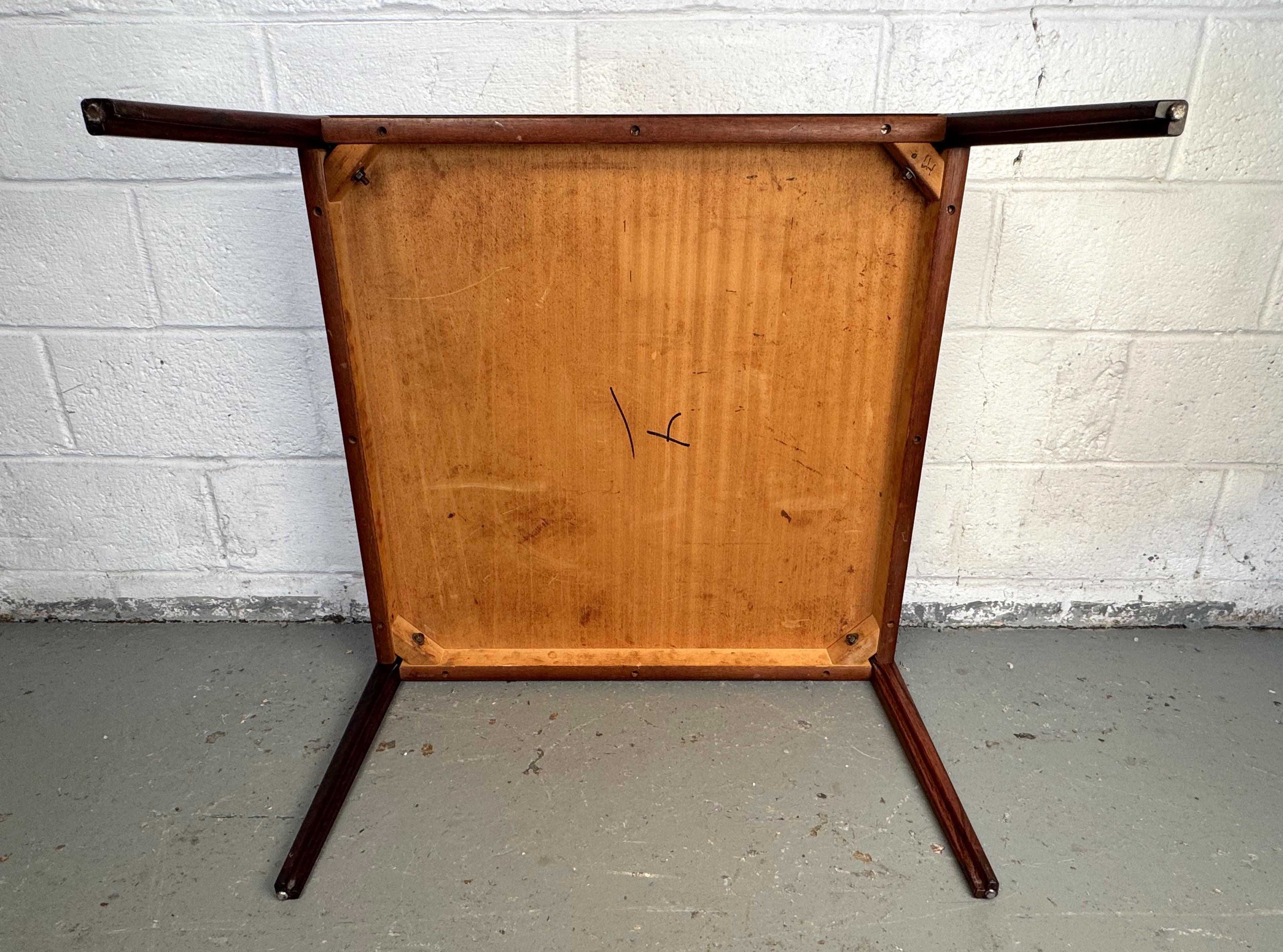 Table basse danoise moderne du milieu du siècle dernier en vente 2
