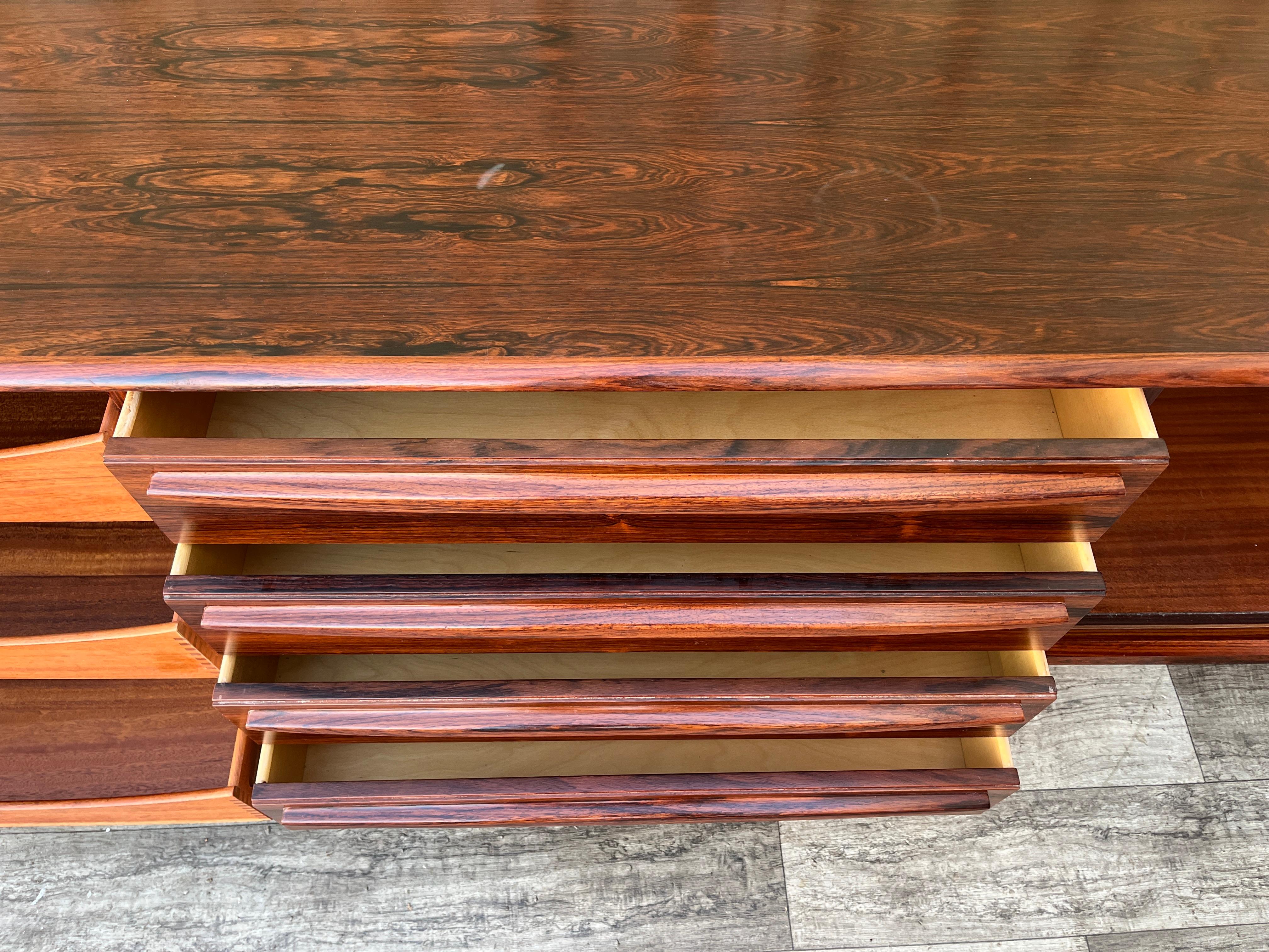 Credenza in palissandro danese della metà del secolo scorso di Bernhard Pedersen & Son. C. 1970s in vendita 6