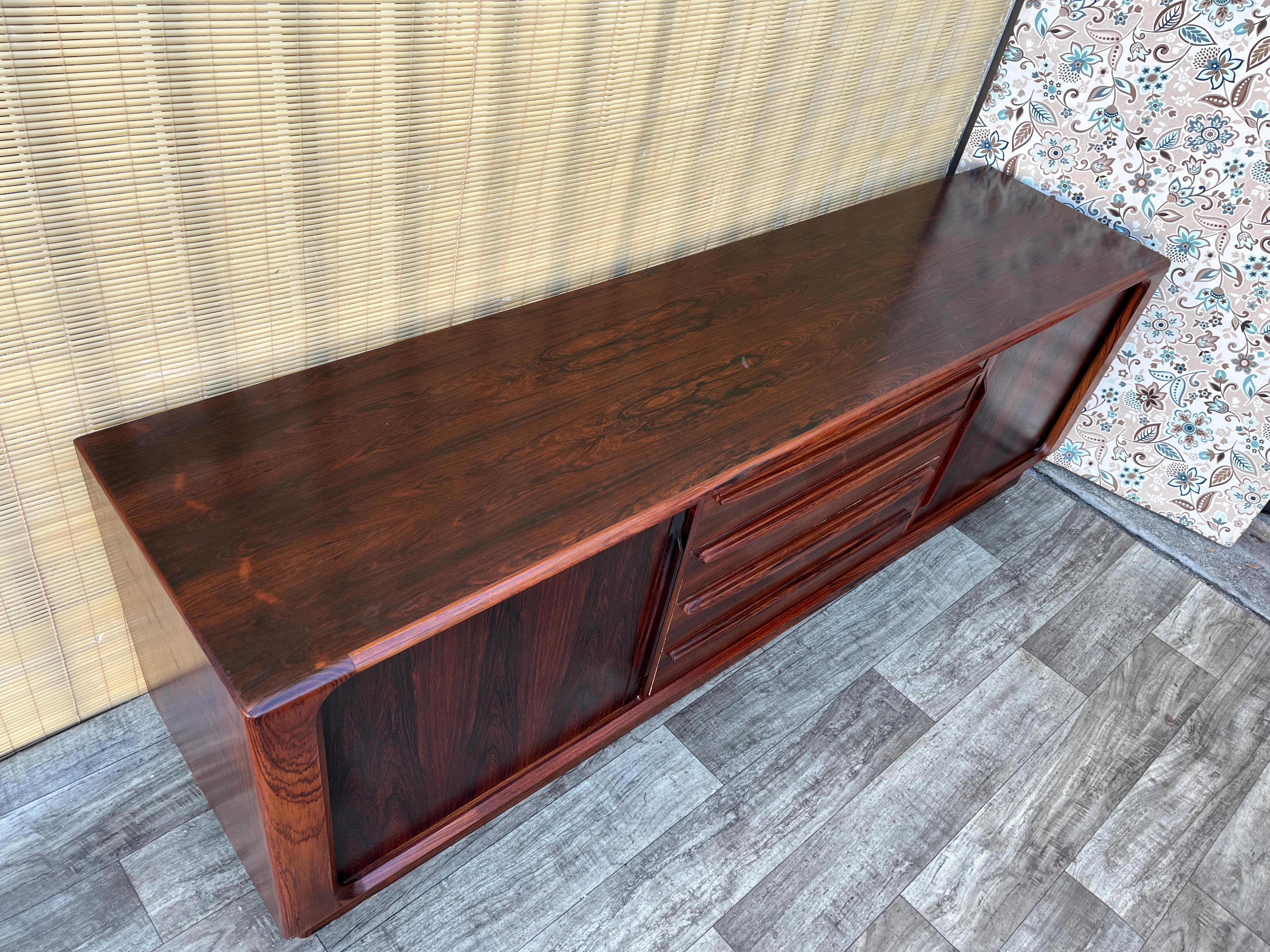 Credenza in palissandro danese della metà del secolo scorso di Bernhard Pedersen & Son. C. 1970s in vendita 9