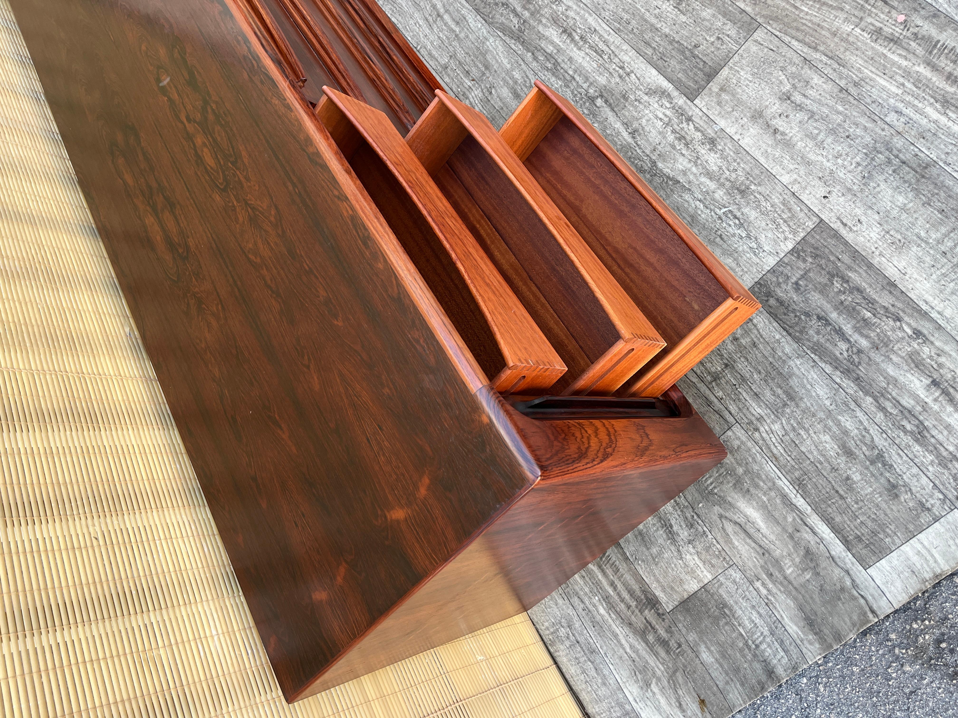 Credenza in palissandro danese della metà del secolo scorso di Bernhard Pedersen & Son. C. 1970s in vendita 10