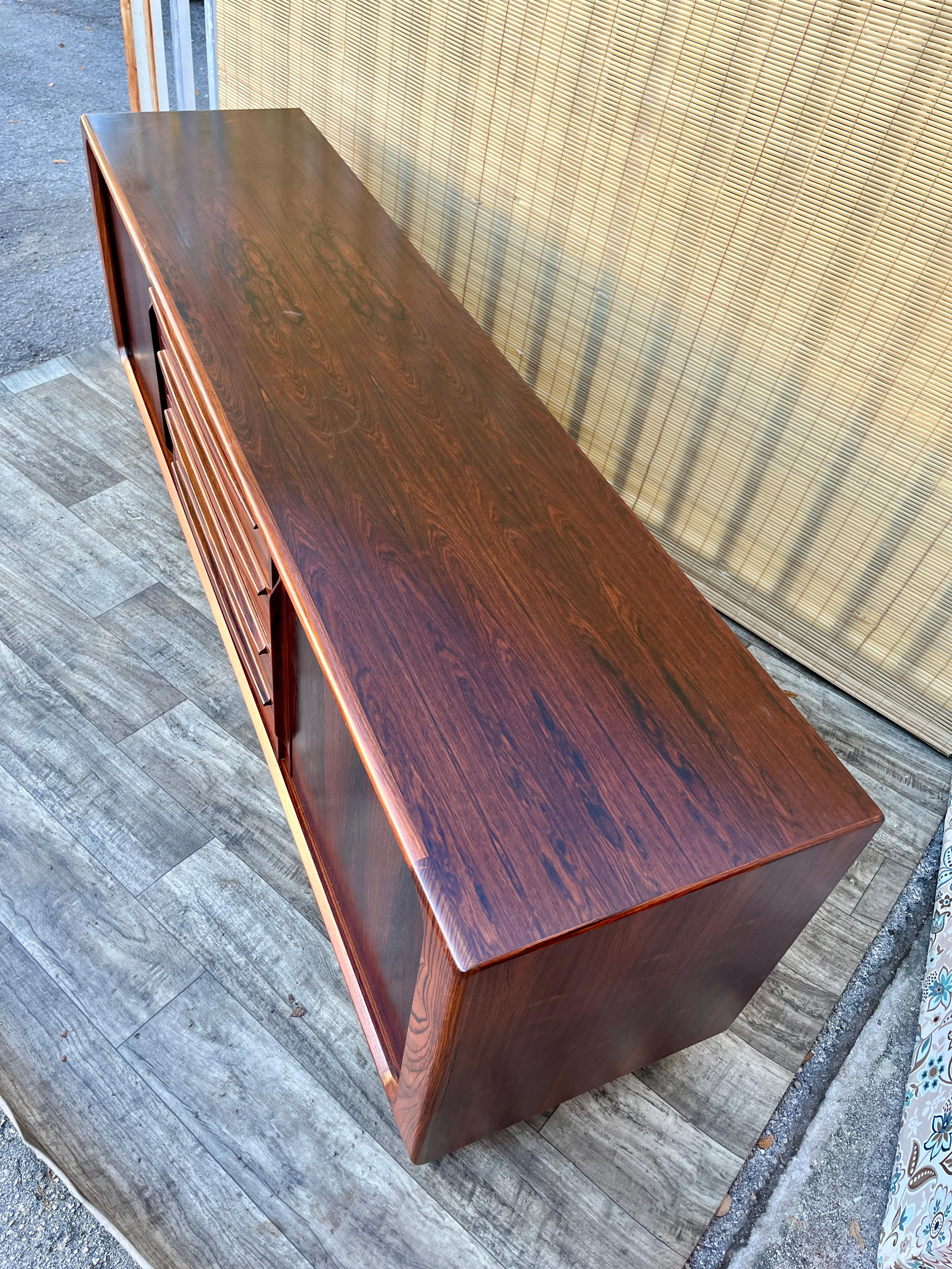 Credenza in palissandro danese della metà del secolo scorso di Bernhard Pedersen & Son. C. 1970s in vendita 11
