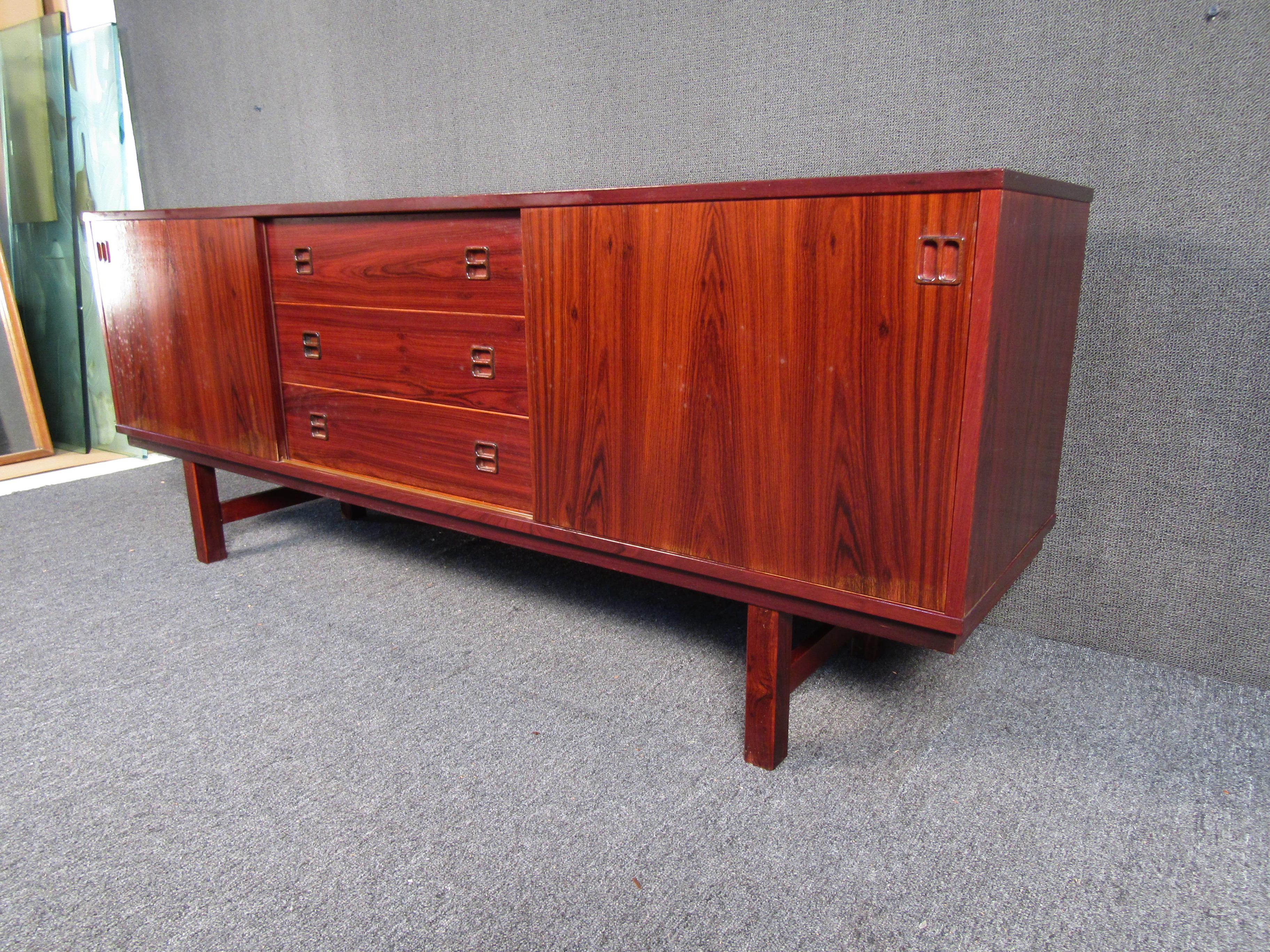 Mid-Century Modern Danish Rosewood Credenza In Good Condition For Sale In Brooklyn, NY