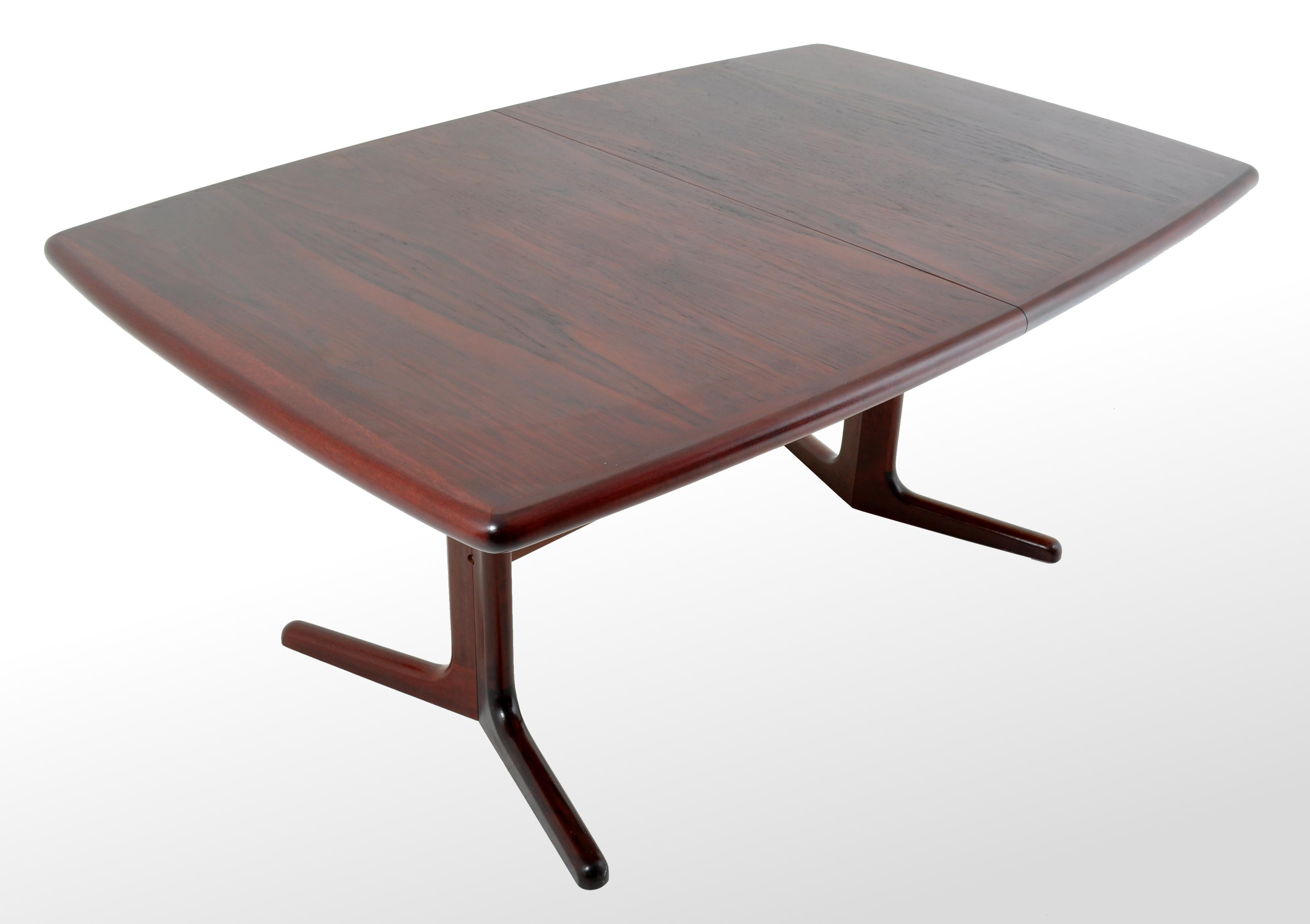 Mid-Century Modern Danish Rosewood Dining Table by Ib Kofod-Larsen, 1960s In Good Condition In Portland, OR