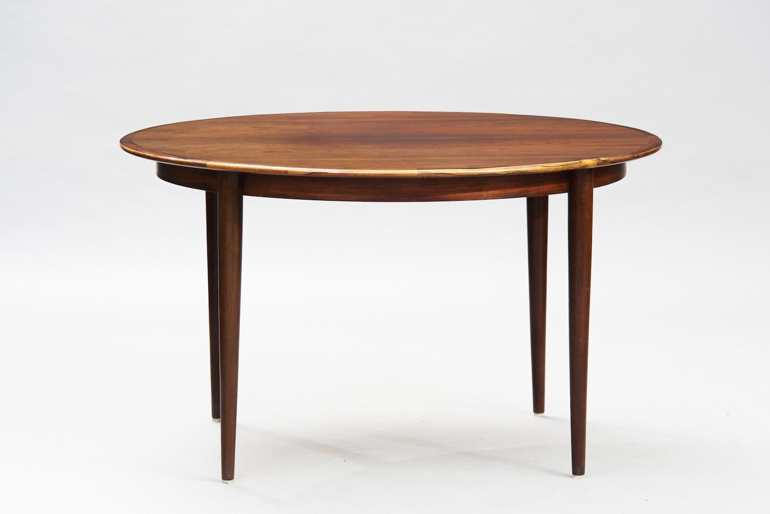 Mid-Century Modern Danish rosewood extendible dining table.
Measures: W 125/225 cm, D 125 cm, H 73 cm
This item is in original condition, can be sold as it is or fully restored, the price shown is in original condition.
 
