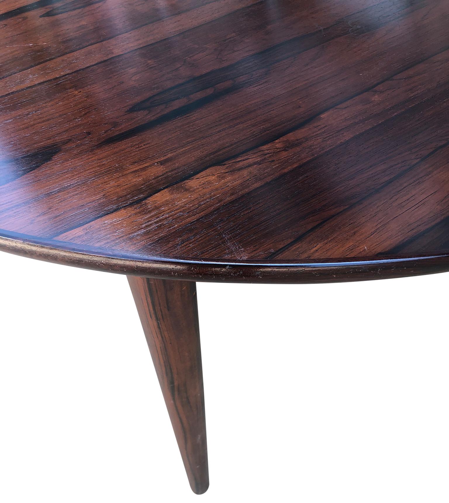 Mid-Century Modern Danish Rosewood Expandable Dining Table 1 Nesting Leaf In Good Condition In BROOKLYN, NY