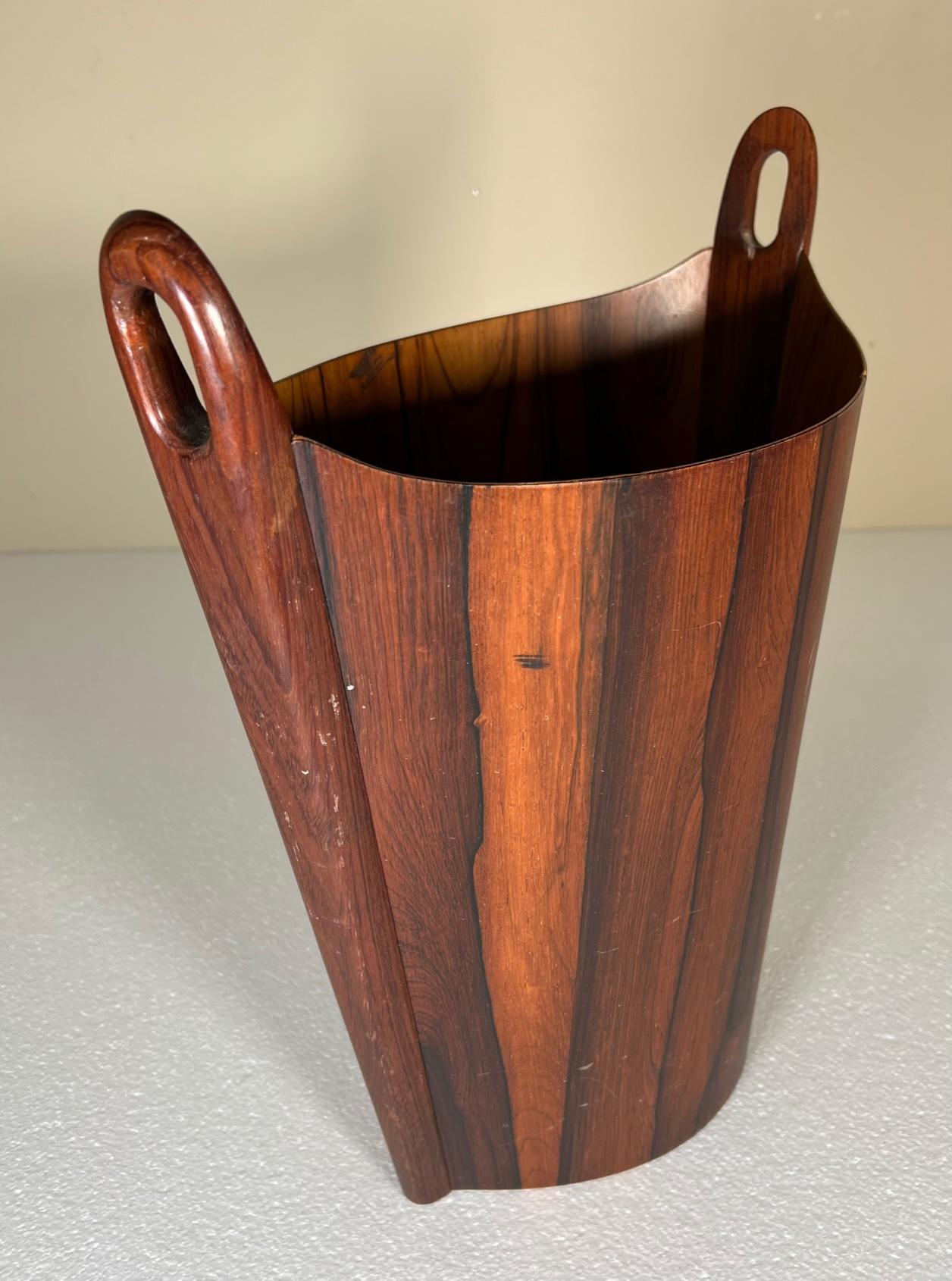 Danish Modern rosewood paper waste basket by Einar Barnes for PS Heggen. Faint stamp inside. Very good condition. Some marks, scuffs, paint marks. Small chips on edge. Still looks amazing.
Dimensions 15.5