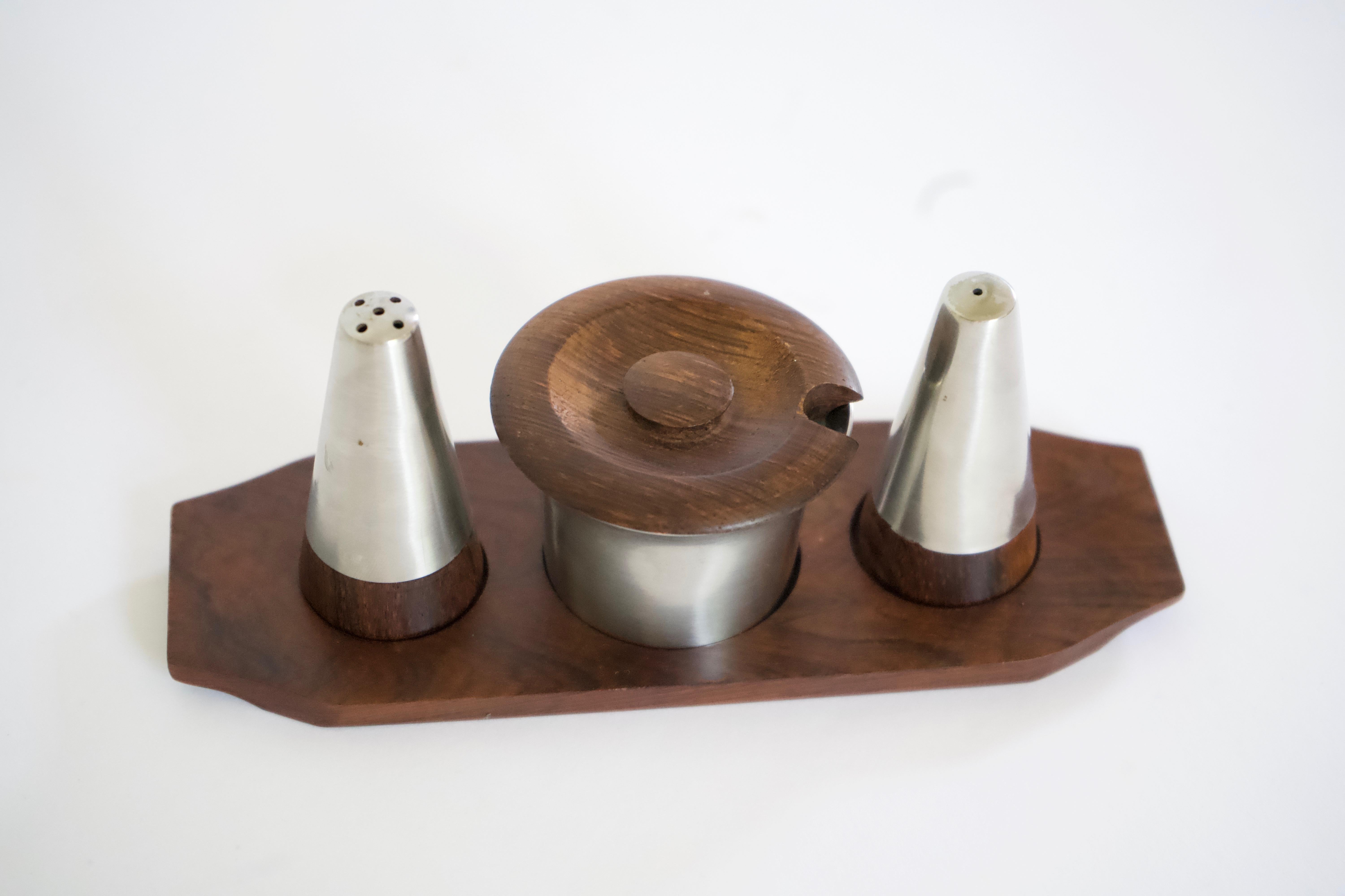 Mid-Century Modern Danish Rosewood Salt and Pepper Shaker Set by Lundtofte In Good Condition For Sale In Pittsburgh, PA