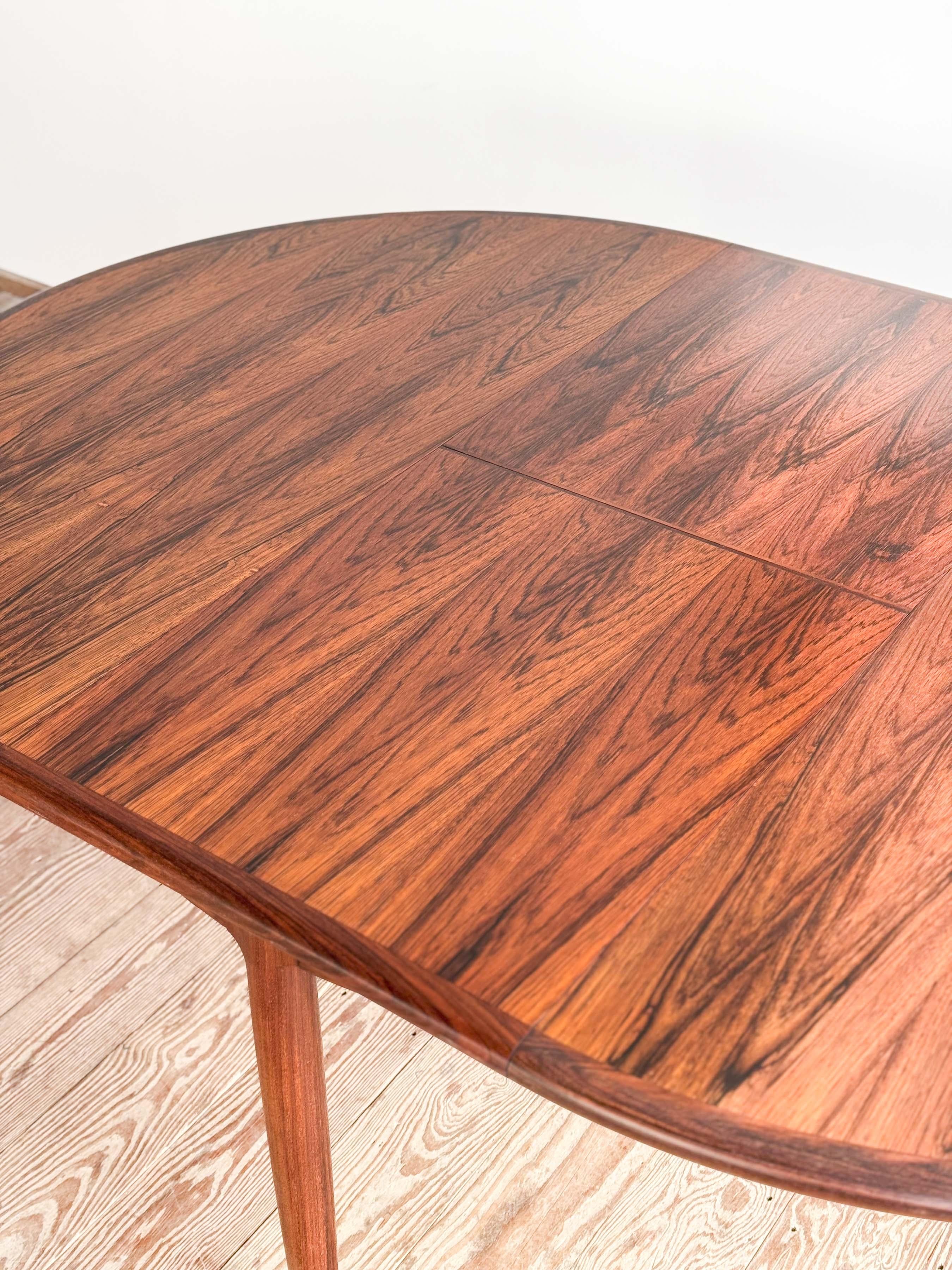 Mid-Century Modern Danish Round Extendable Teak Dining Table by Niels O. Møller For Sale 4