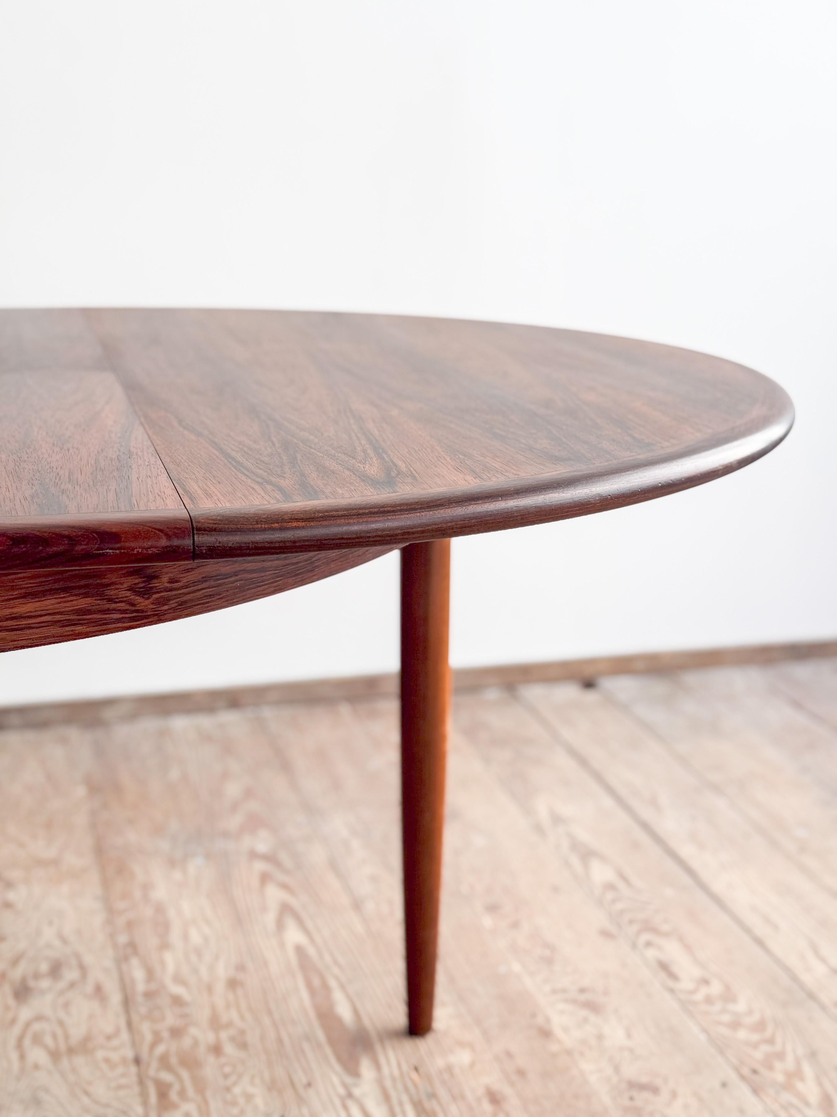 Mid-Century Modern Danish Round Extendable Teak Dining Table by Niels O. Møller For Sale 7