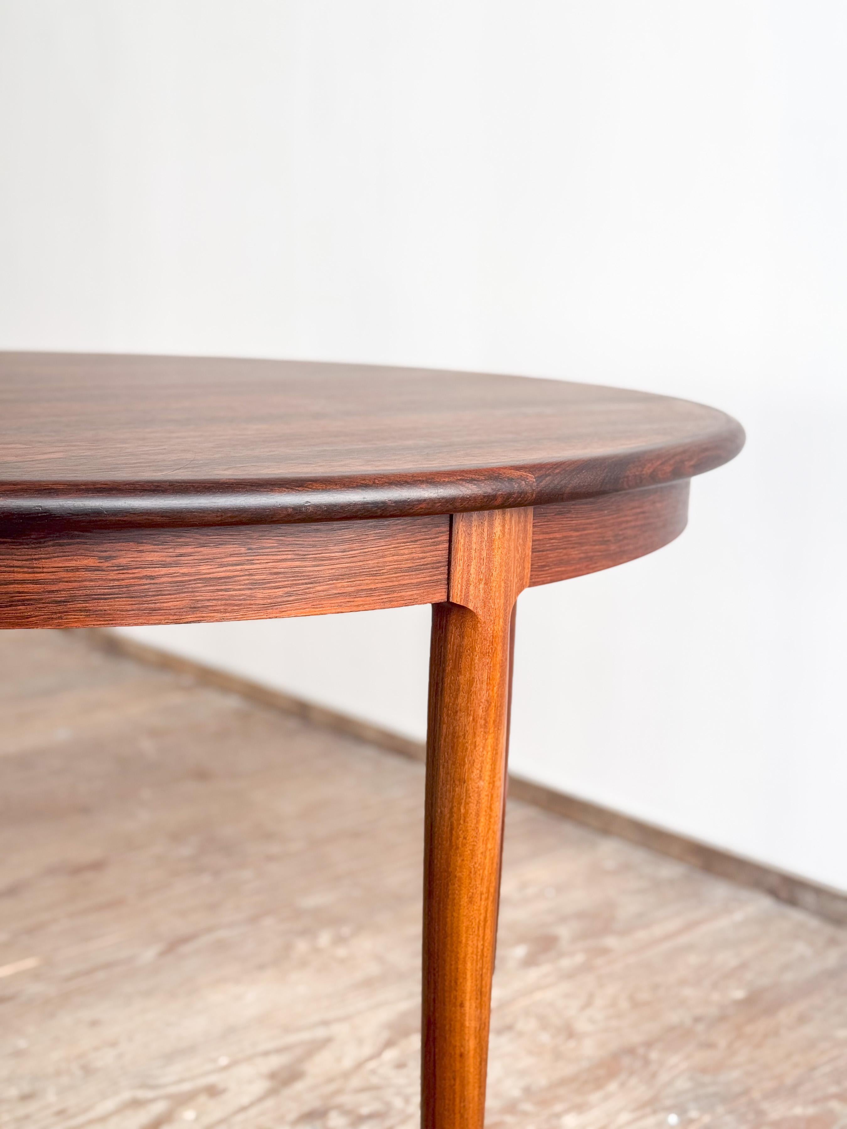 Mid-Century Modern Danish Round Extendable Teak Dining Table by Niels O. Møller For Sale 10