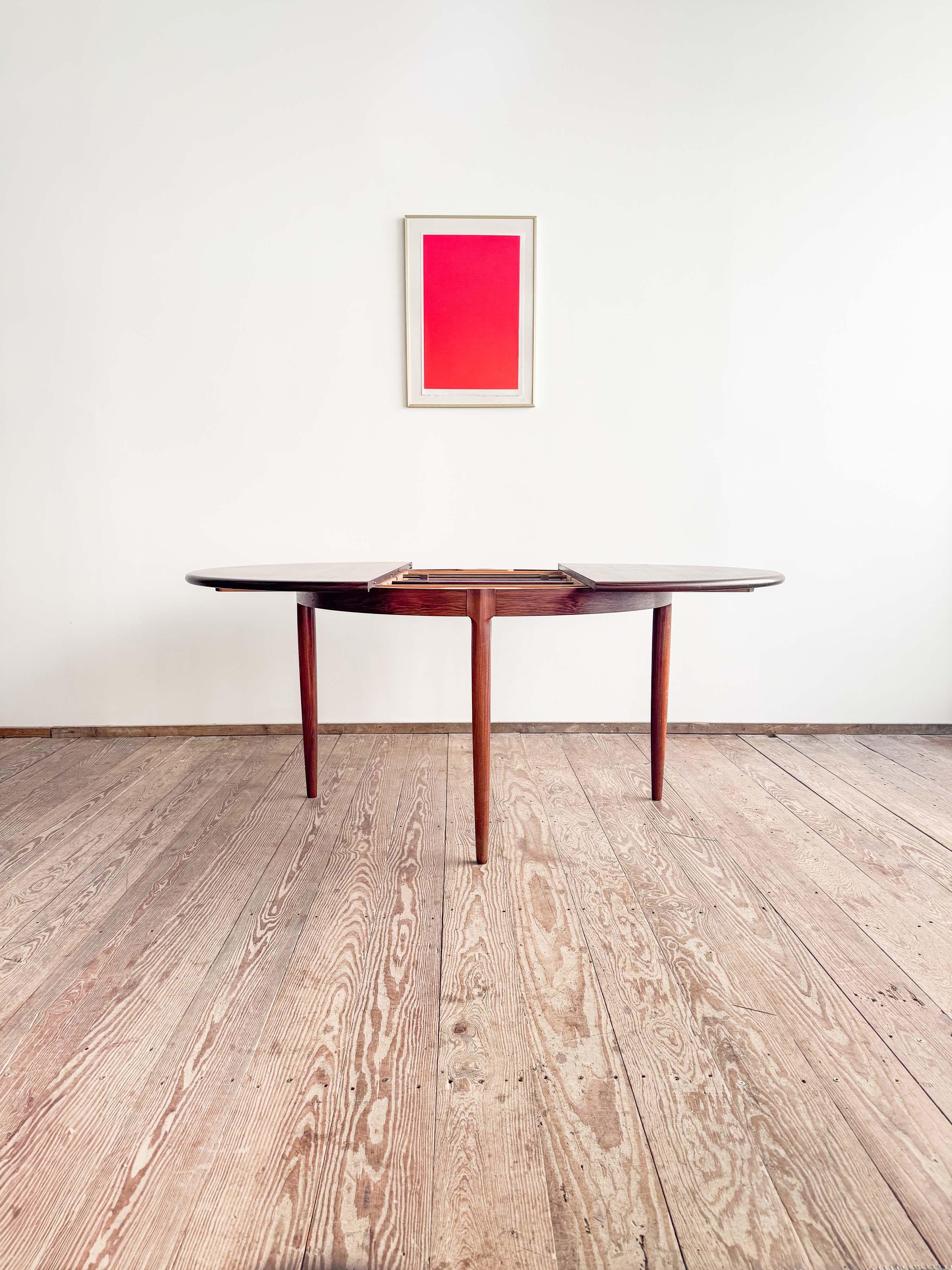 Hand-Carved Mid-Century Modern Danish Round Extendable Teak Dining Table by Niels O. Møller For Sale