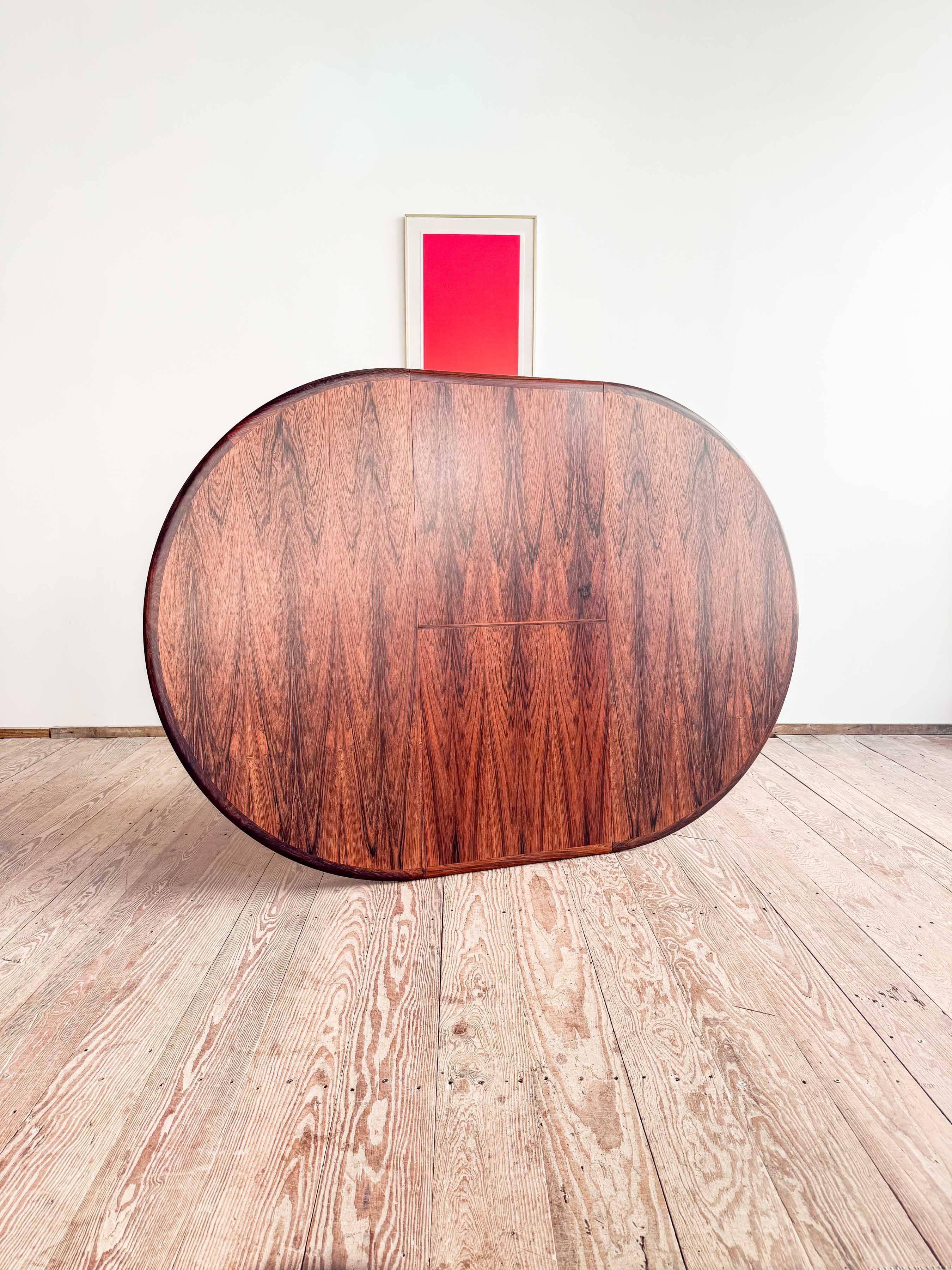 Rosewood Mid-Century Modern Danish Round Extendable Teak Dining Table by Niels O. Møller For Sale