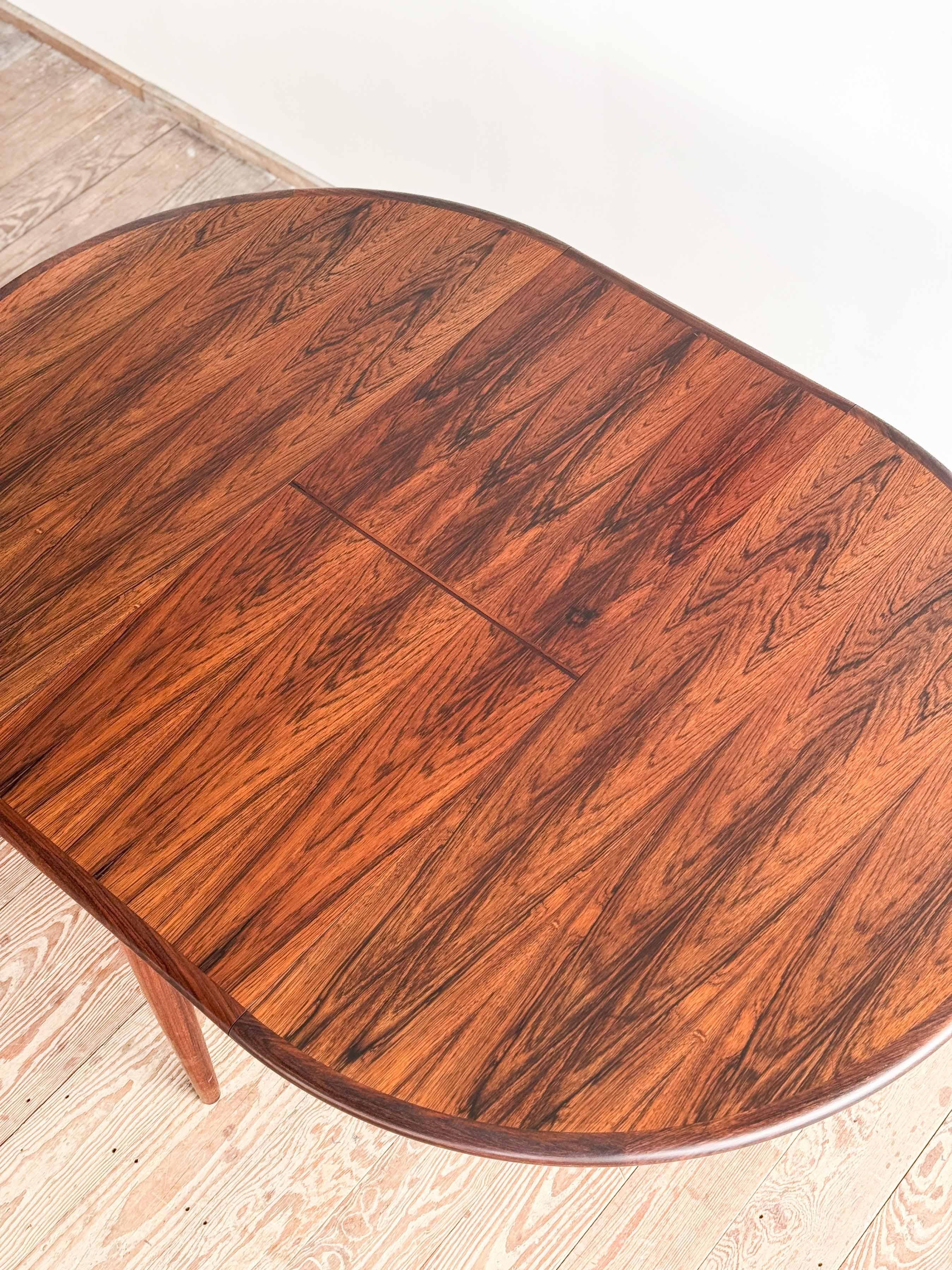 Mid-Century Modern Danish Round Extendable Teak Dining Table by Niels O. Møller For Sale 1