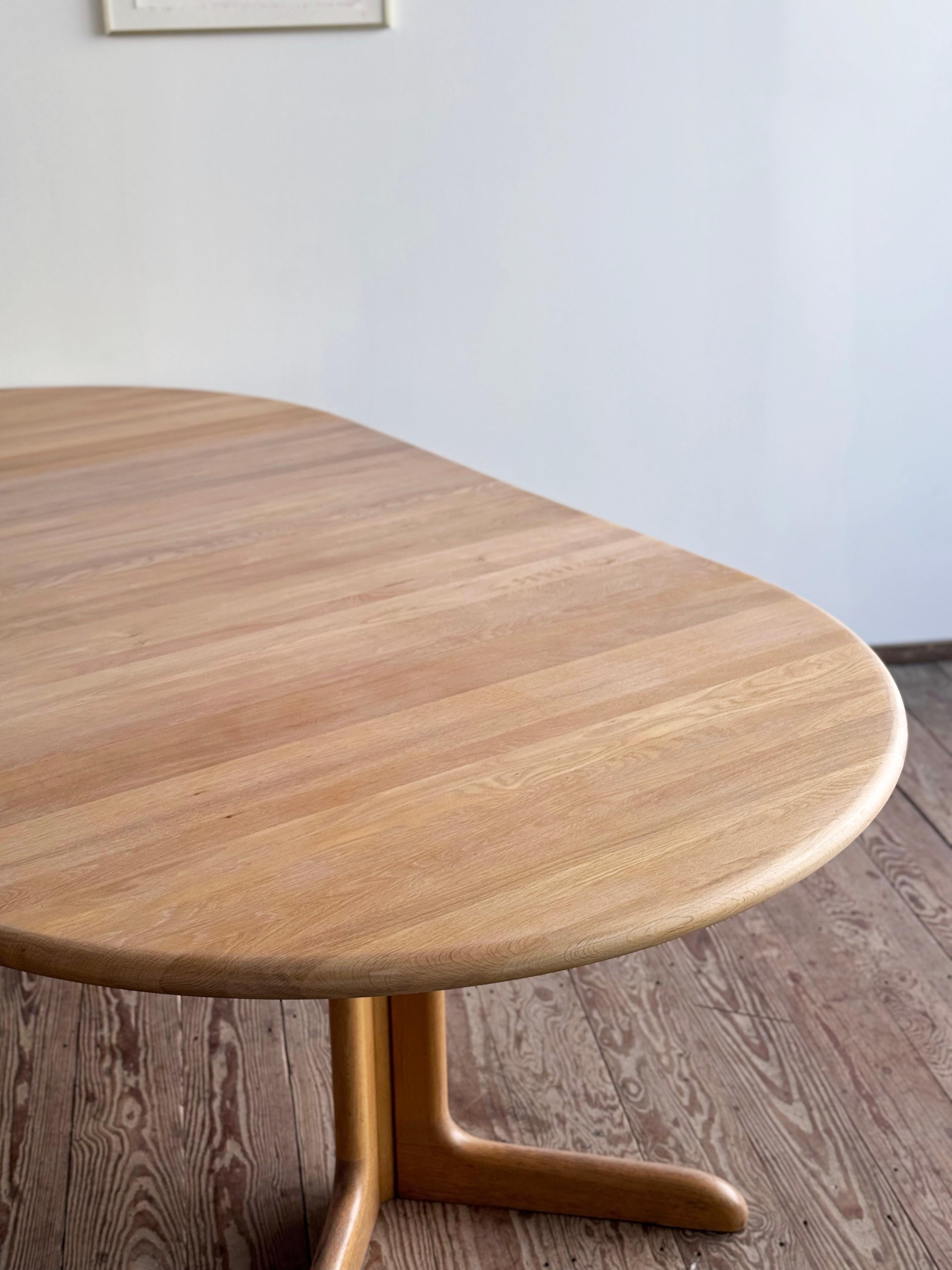 Mid-Century Modern Danish Round Extendable Teak Dining Table from Glostrup, 1960 13