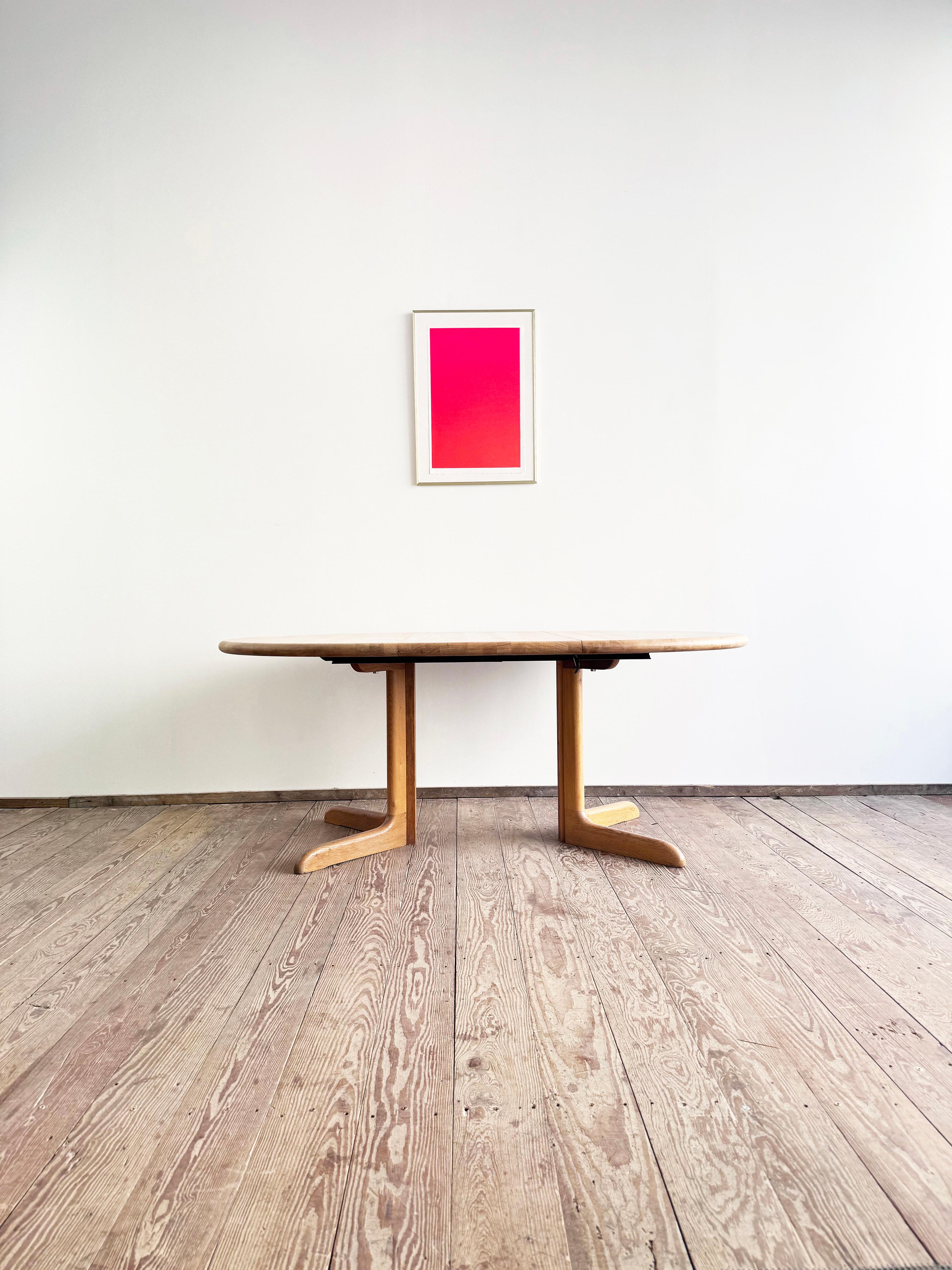 Hand-Carved Mid-Century Modern Danish Round Extendable Teak Dining Table from Glostrup, 1960