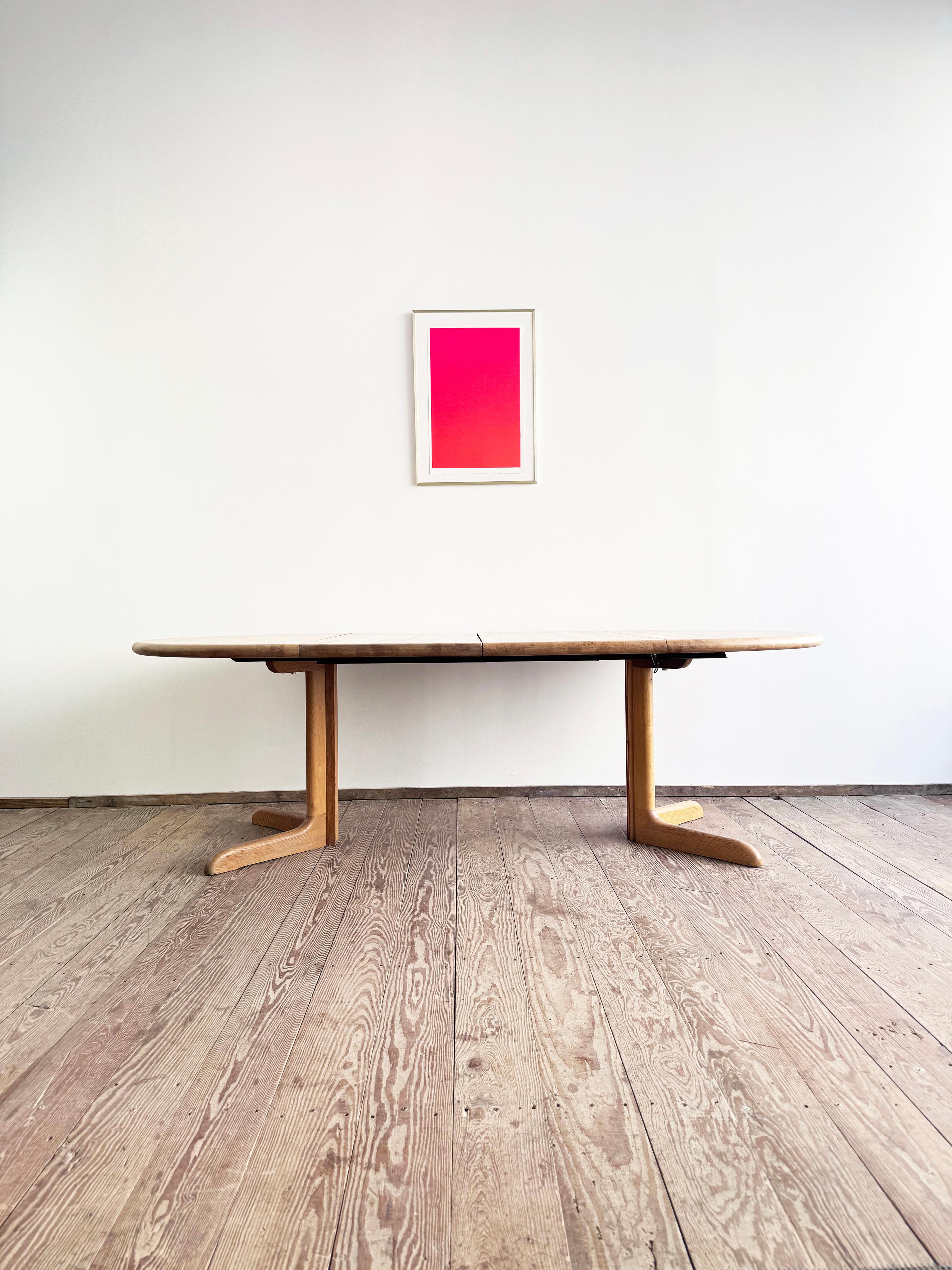 Mid-Century Modern Danish Round Extendable Teak Dining Table from Glostrup, 1960 In Good Condition In München, Bavaria