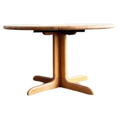 Mid-Century Modern Danish Round Extendable Teak Dining Table from Glostrup, 1960