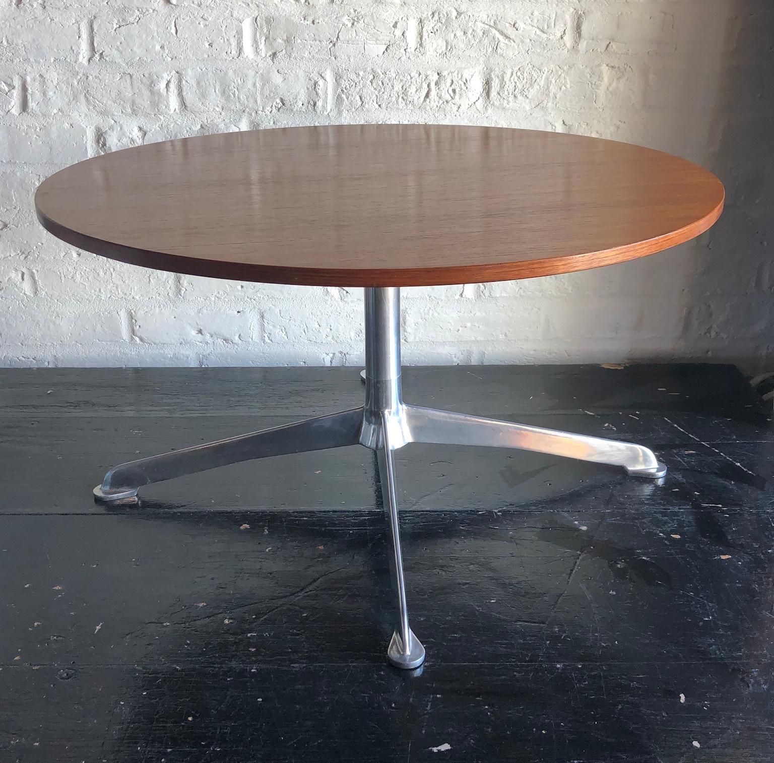 Mid-Century Modern Danish Round Teak Coffee / Occasional Table, Circa 1960s For Sale 3