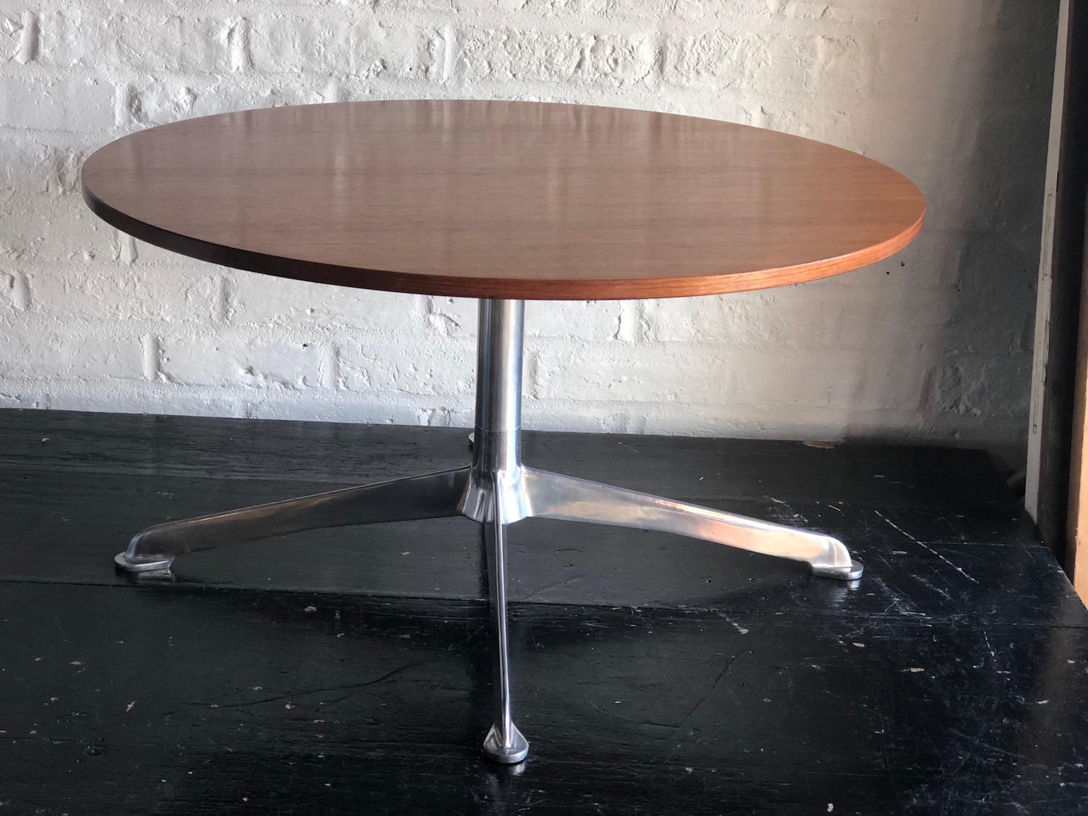 Mid-Century Modern Danish Round Teak Coffee / Occasional Table, Circa 1960s For Sale 4