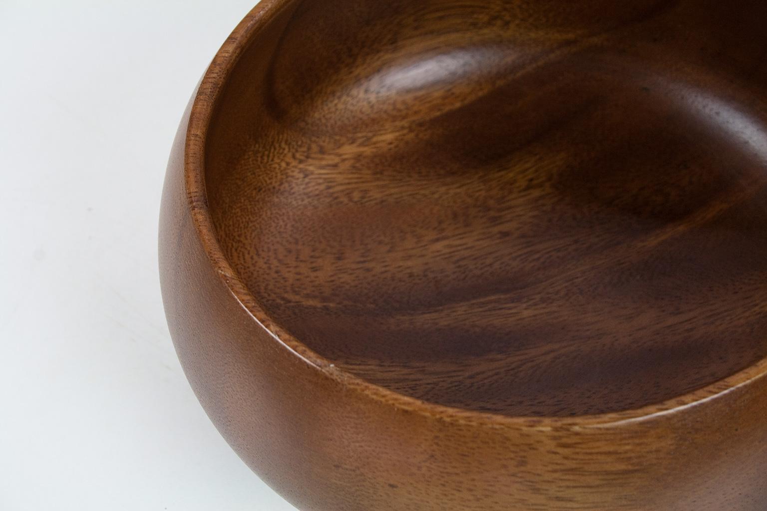 Mid-Century Modern Danish Sculptural Hand-Turned Teak Bowl on Foot, 1960s In Excellent Condition For Sale In Beek en Donk, NL