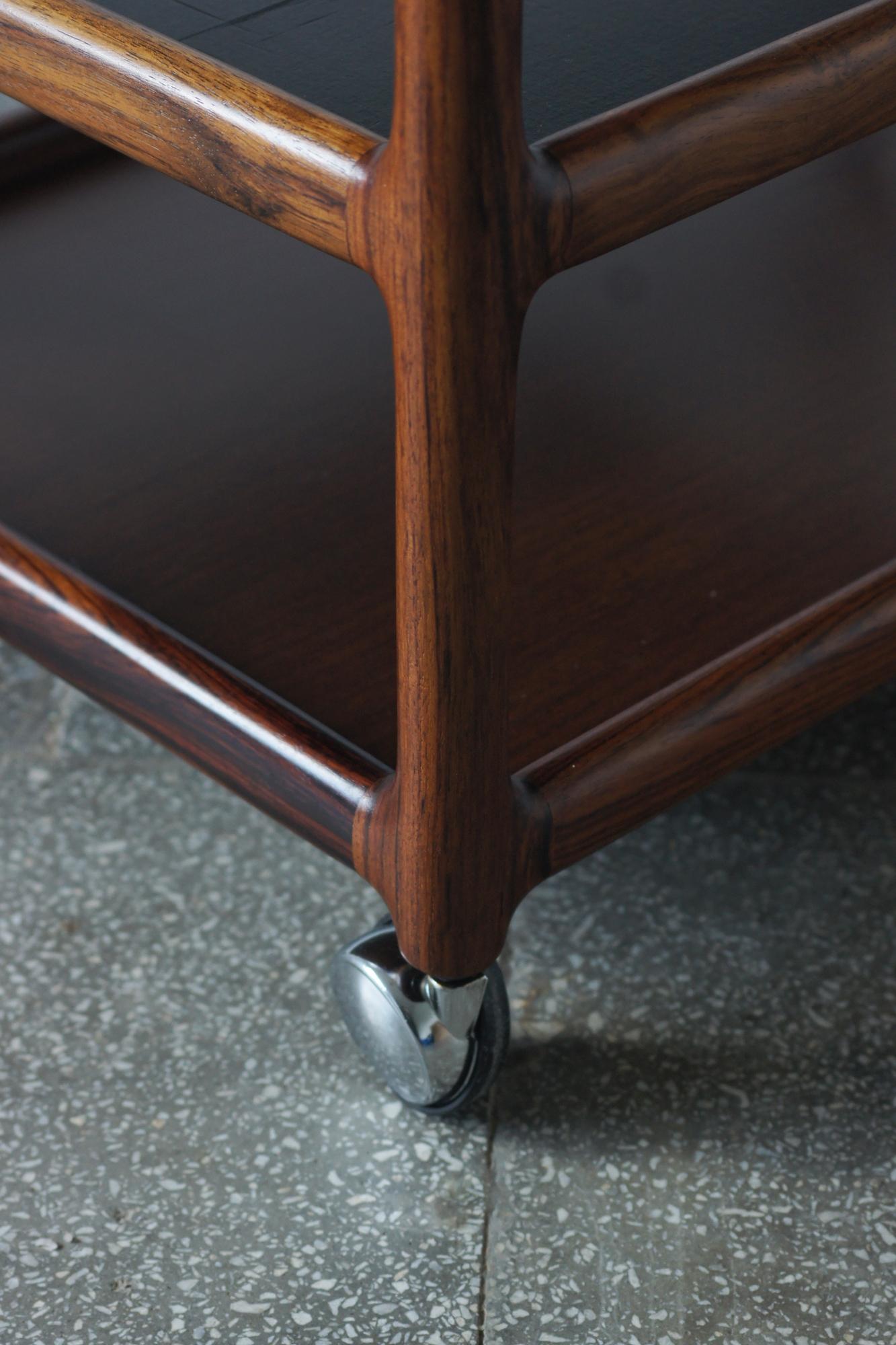 Mid-Century Modern Danish Serving Trolley in Rosewood by Henning Korch for Silke en vente 7