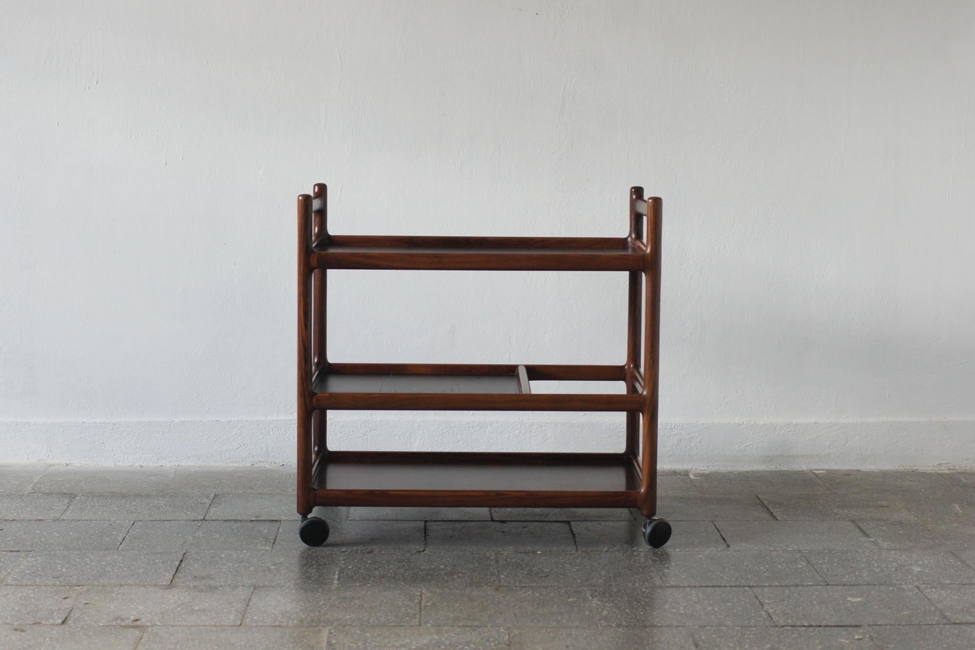 Mid-Century Modern Danish Serving Trolley in Rosewood by Henning Korch for Silke Bon état - En vente à KUTNO, PL
