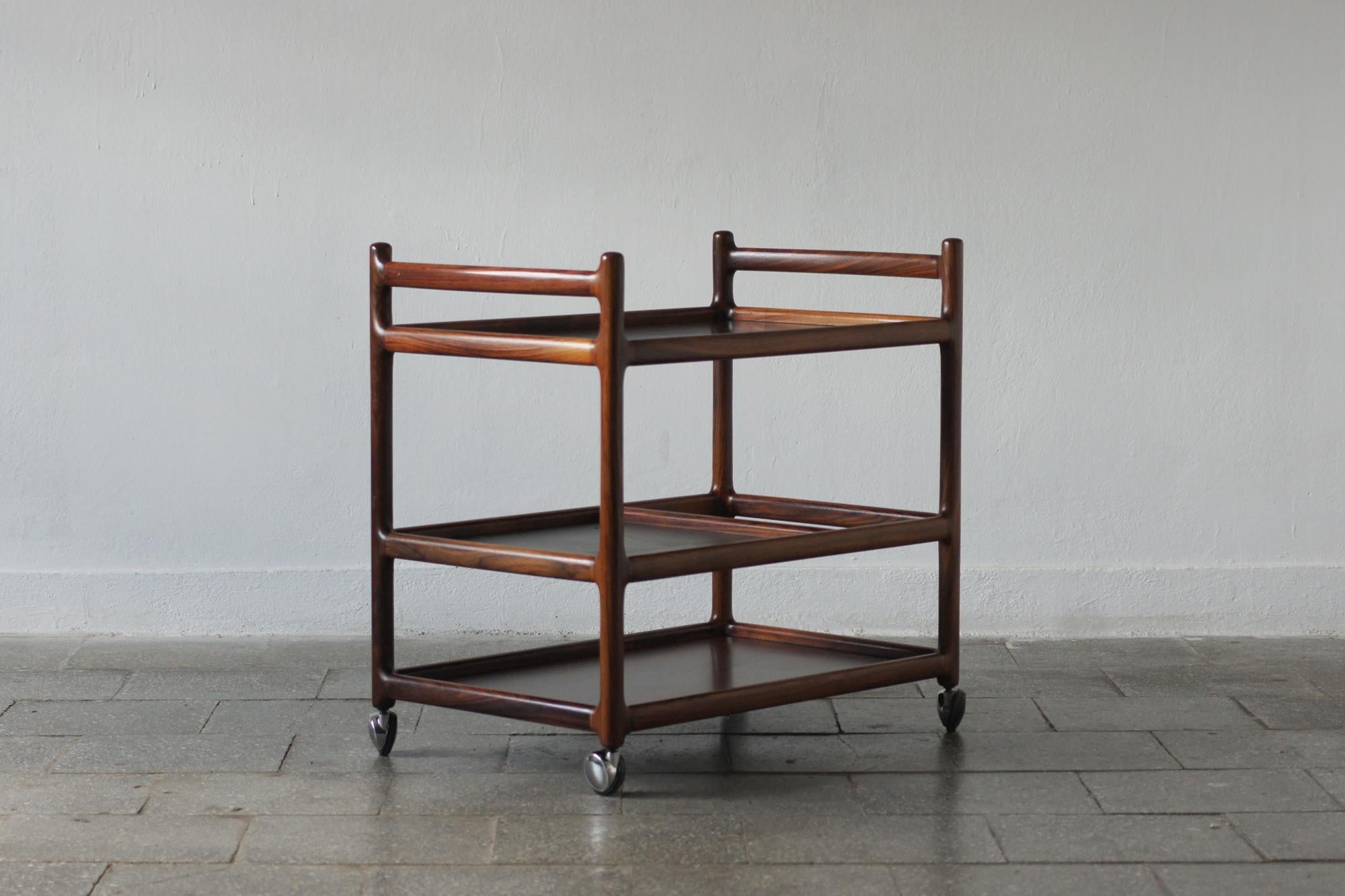 Milieu du XXe siècle Mid-Century Modern Danish Serving Trolley in Rosewood by Henning Korch for Silke en vente