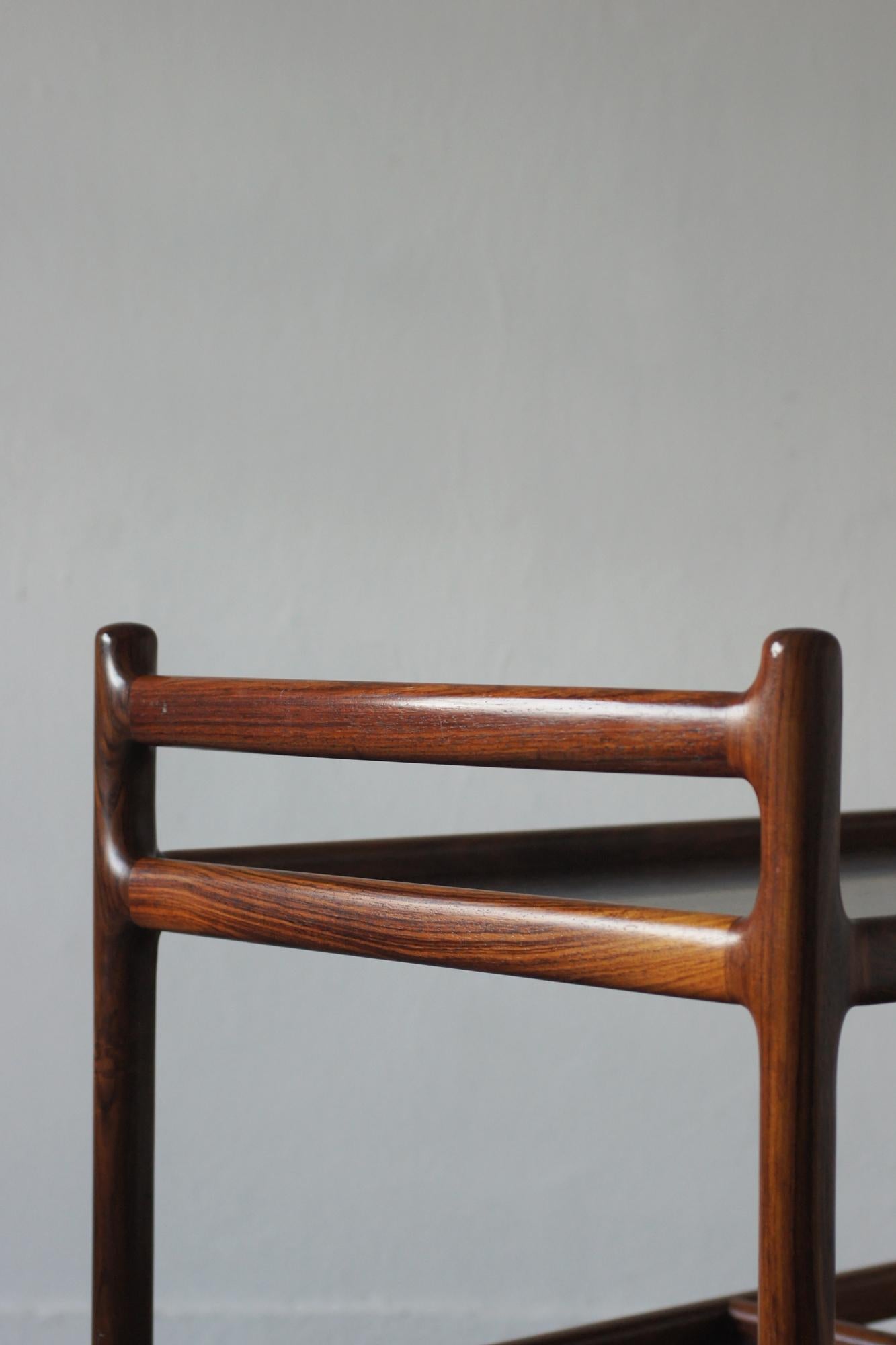 Mid-Century Modern Danish Serving Trolley in Rosewood by Henning Korch for Silke en vente 1