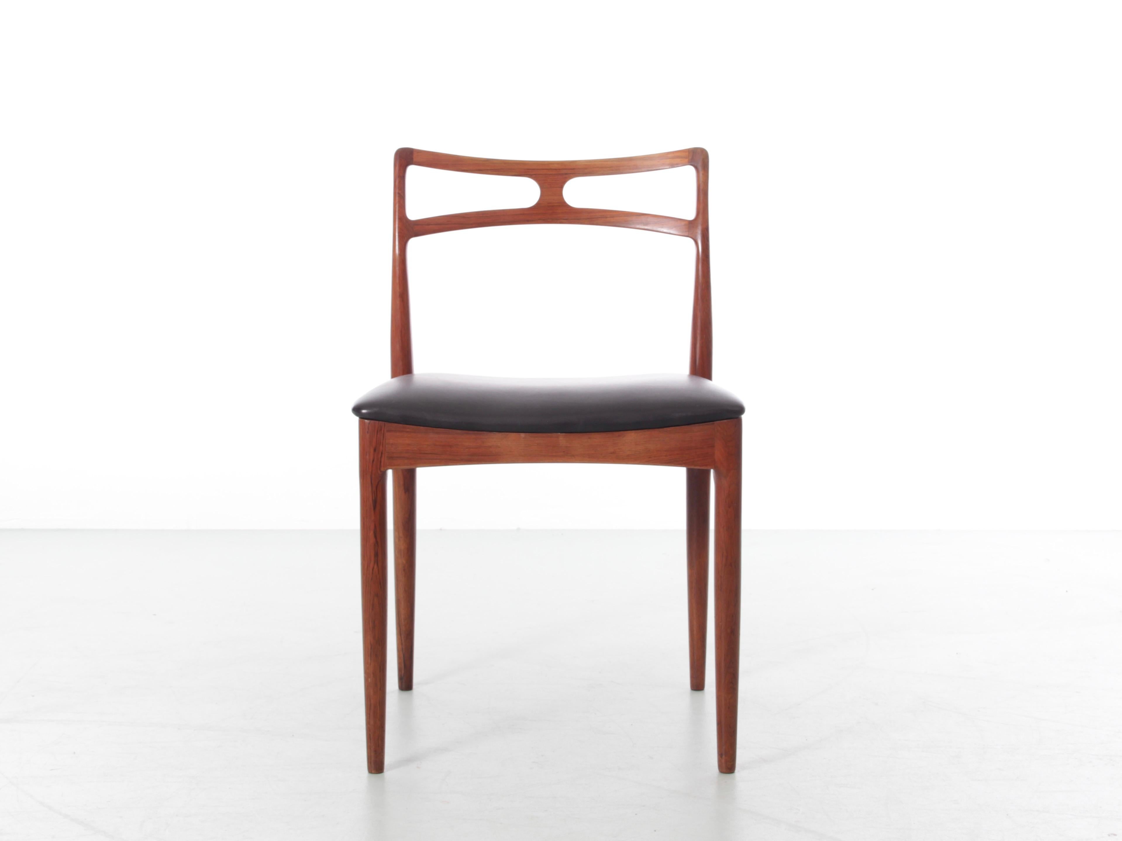 Ensemble danois de 6 chaises de salle à manger en bois de rose par Johannes Andersen Modekl 94. Nouvellement retapissé avec du cuir noir pleine fleur.