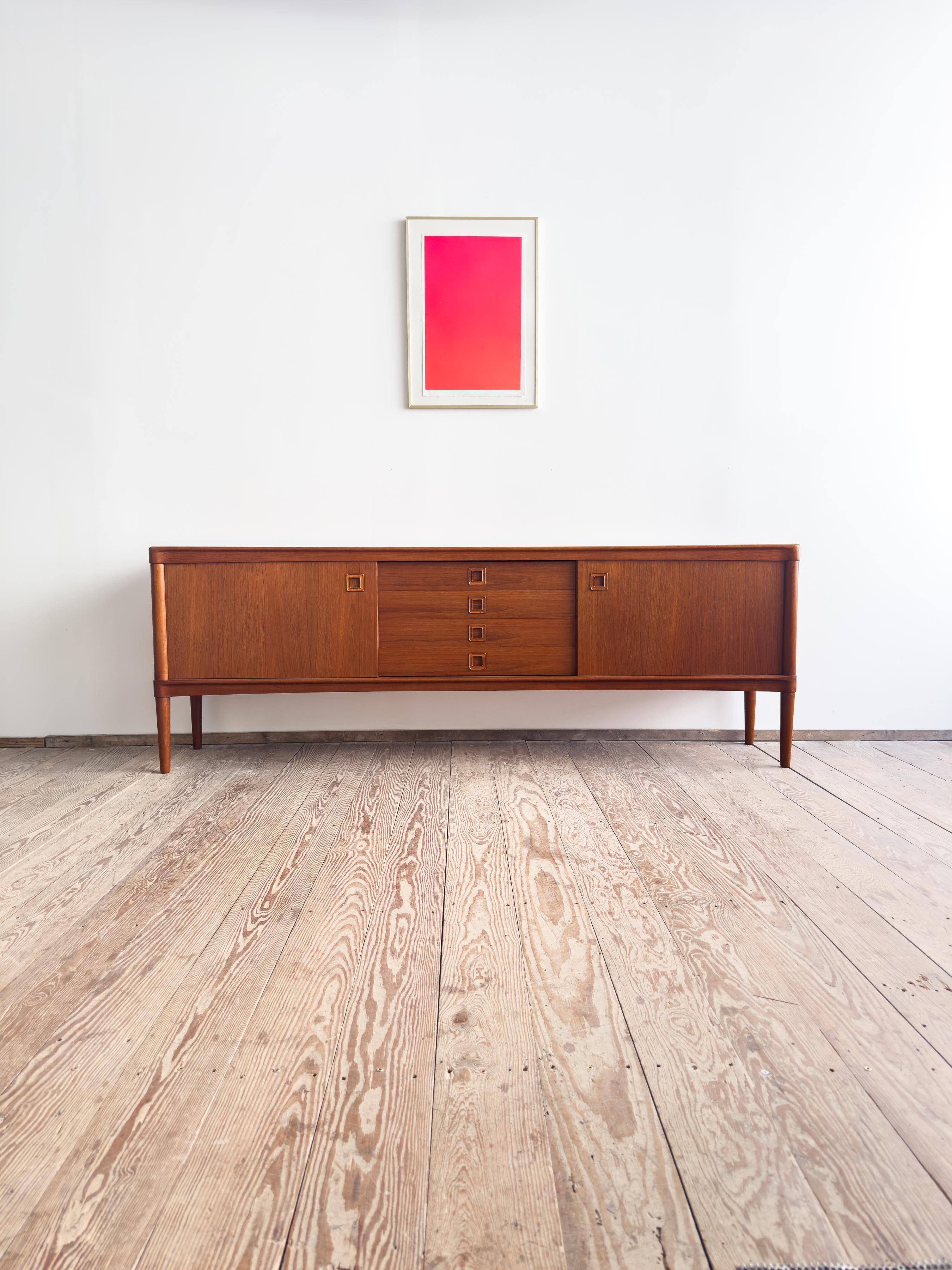 Dimensions: 225 × 45 × 80 cm (approx. 88.6