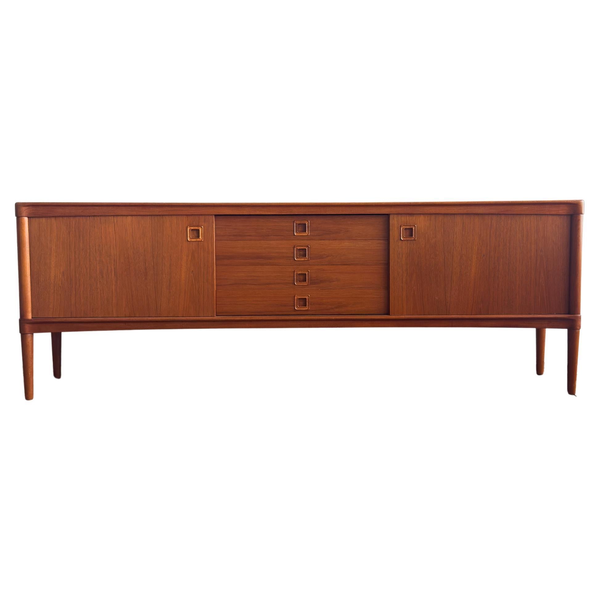Credenza danese moderna di metà secolo in teak di H. H. Klein, Bramin, Danimarca, 1960