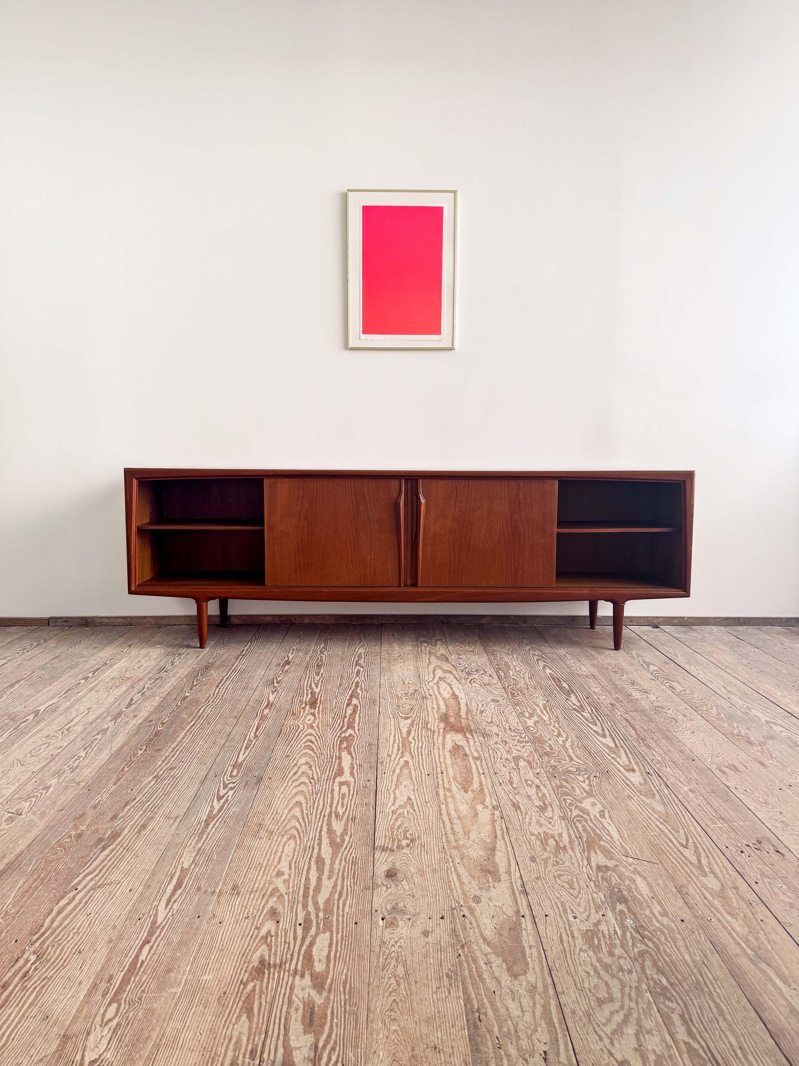 Mid-Century Modern Danish Sideboard in Teak from Axel Christensen Odder In Good Condition For Sale In München, Bavaria