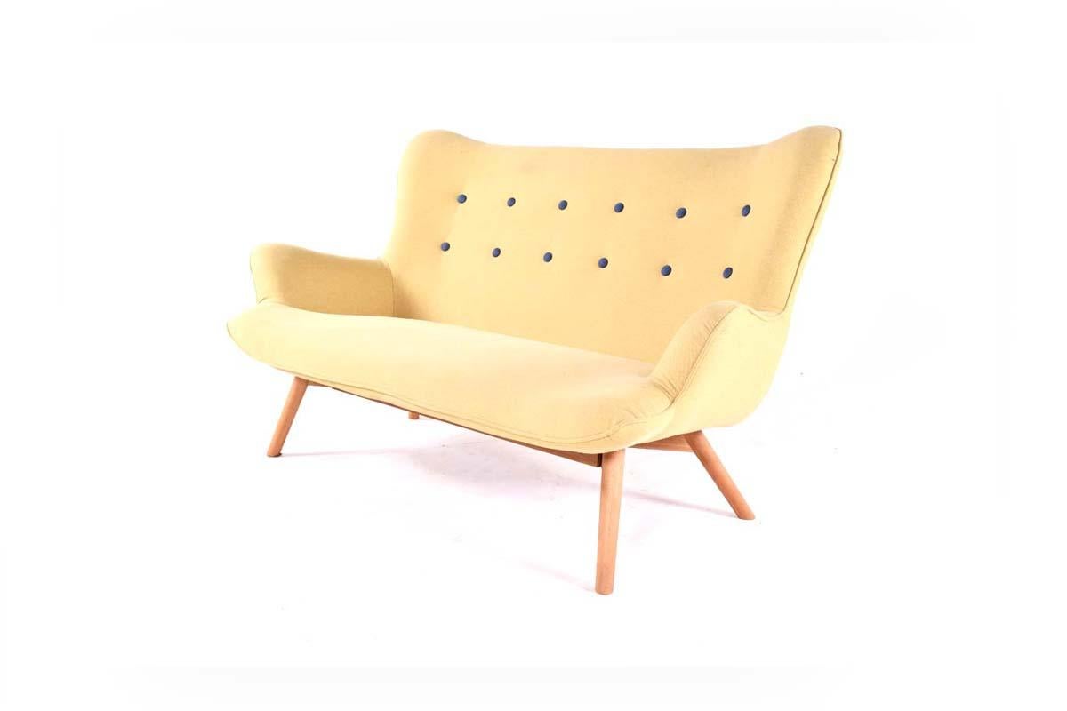 This mid-century piece is in excellent conditions, with beautiful yellow fabric and blue buttons.
A playful piece, with such nice and vibrant colours, it will a conversation piece in your living room for sure.
Teak cross joinery on the legs,