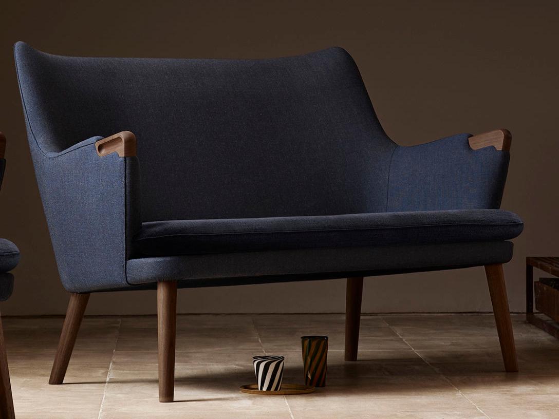 Modernes dänisches Sofa der Jahrhundertmitte:: Modell CH 72 von Hans Wegner:: Neuanfertigung im Angebot 3