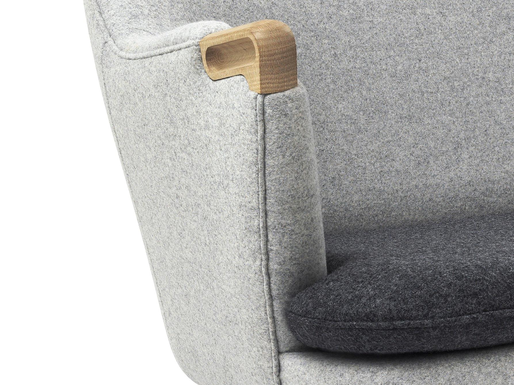 Modernes dänisches Sofa der Jahrhundertmitte:: Modell CH 72 von Hans Wegner:: Neuanfertigung (Skandinavisch) im Angebot