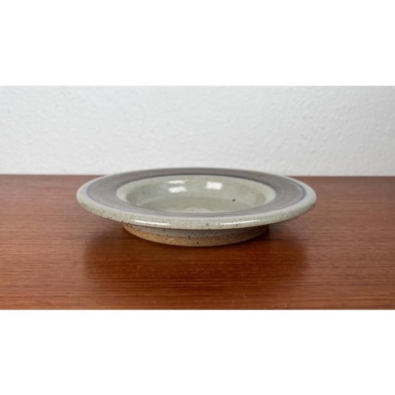 Bol en poterie danoise Studio A du milieu du siècle dernier de Ejnar Keramik Bornholm, années 1960 en vente 2