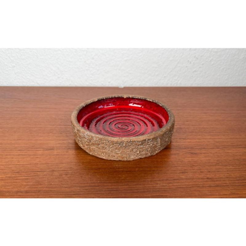 Danois Bol en Studio Pottery danois moderne du milieu du siècle de Liselotte Keramik, années 1960 en vente