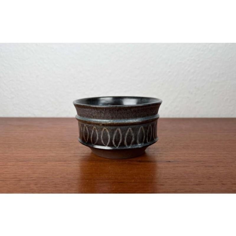 Ciotola in Studio Pottery danese della metà del secolo scorso di Sejer Keramik, 1955 in vendita 6