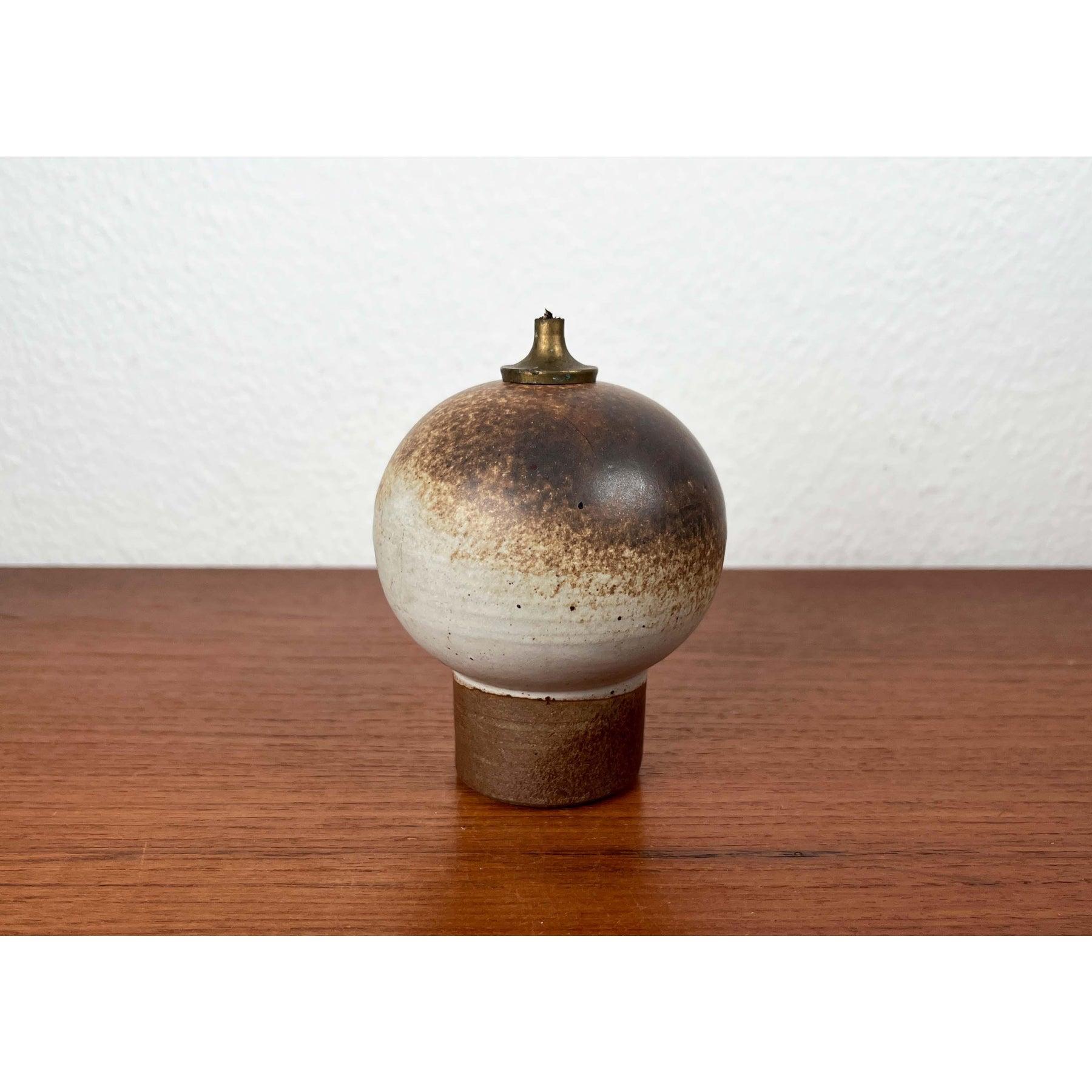 Lámpara de aceite de cerámica danesa de Studio Pottery de mediados de siglo de Aage Würtz, 1956 Moderno de mediados de siglo en venta